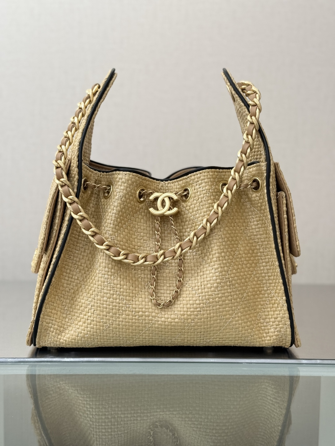 Cruise 2026 Beige Raffia & Calfskin Drawstring Bucket Bag with Gold-Tone Hardware & Chain Strap - Mocuir