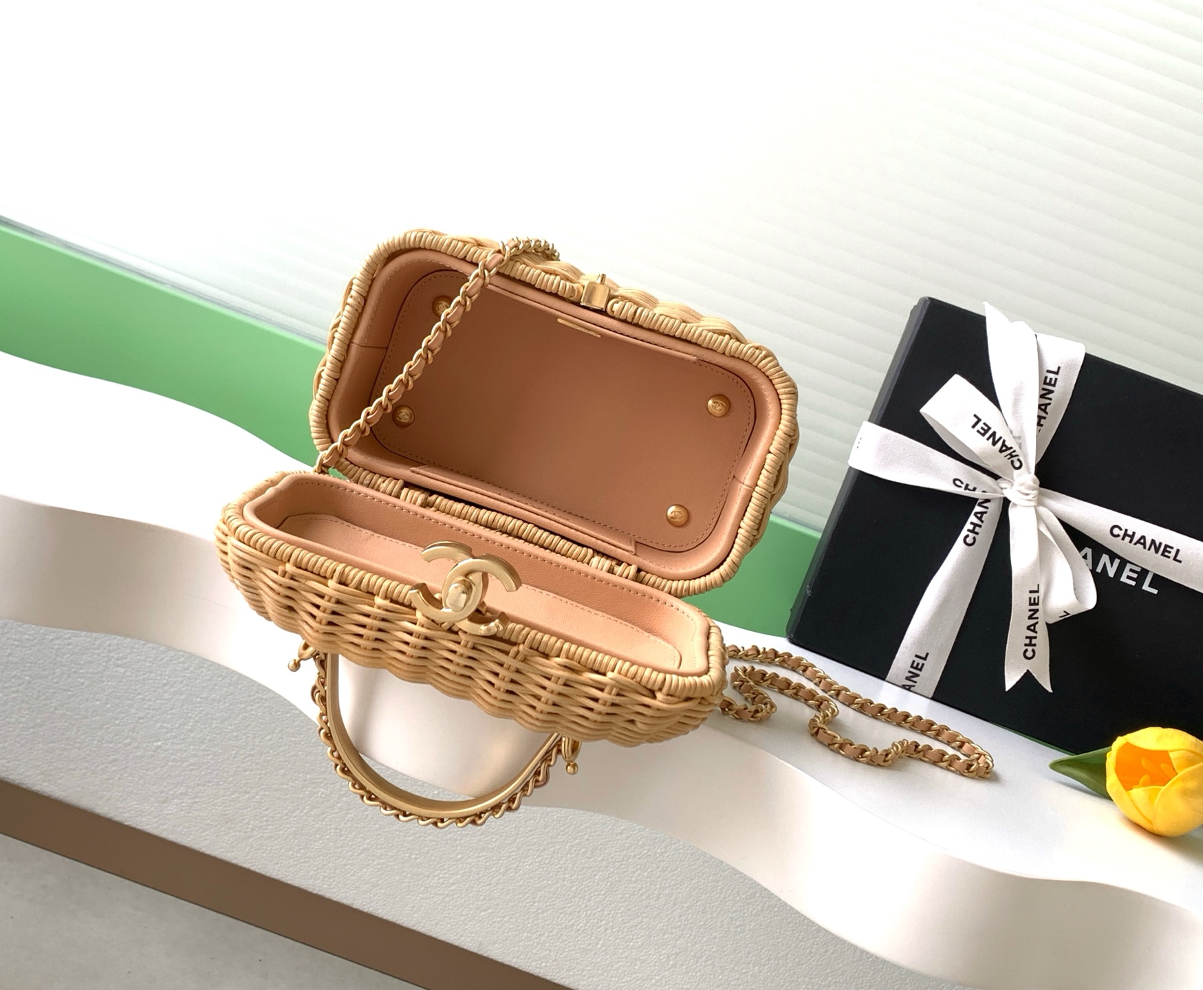 Wicker Vanity Case with Chain (AS4680) in Natural Wicker & Calfskin with Gold-Tone Hardware, 26C Cruise Collection - Mocuir