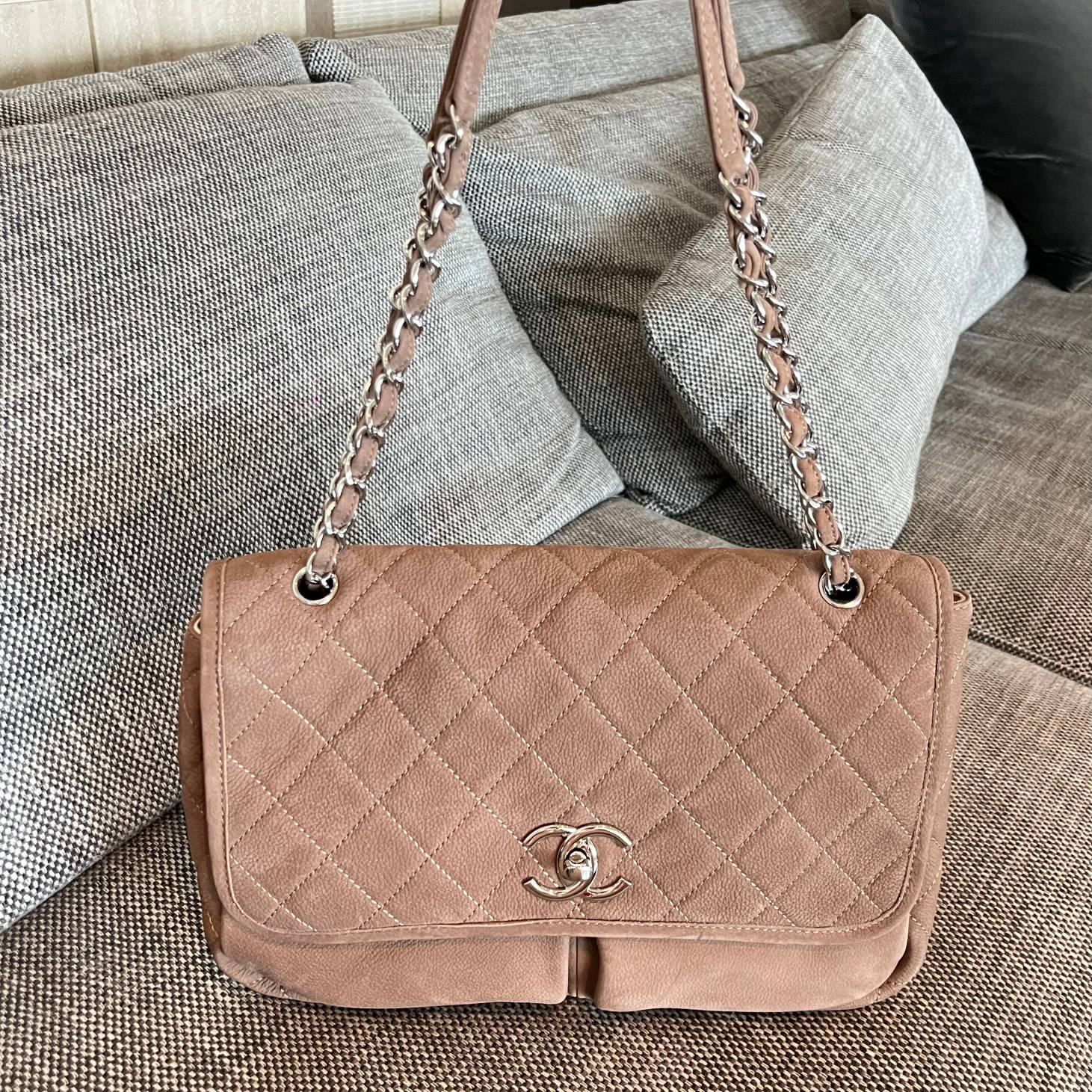 Vintage NudeBeige Quilted Suede Leather Shoulder Bag with Silver-Tone Hardware & Chain Strap - Mocuir