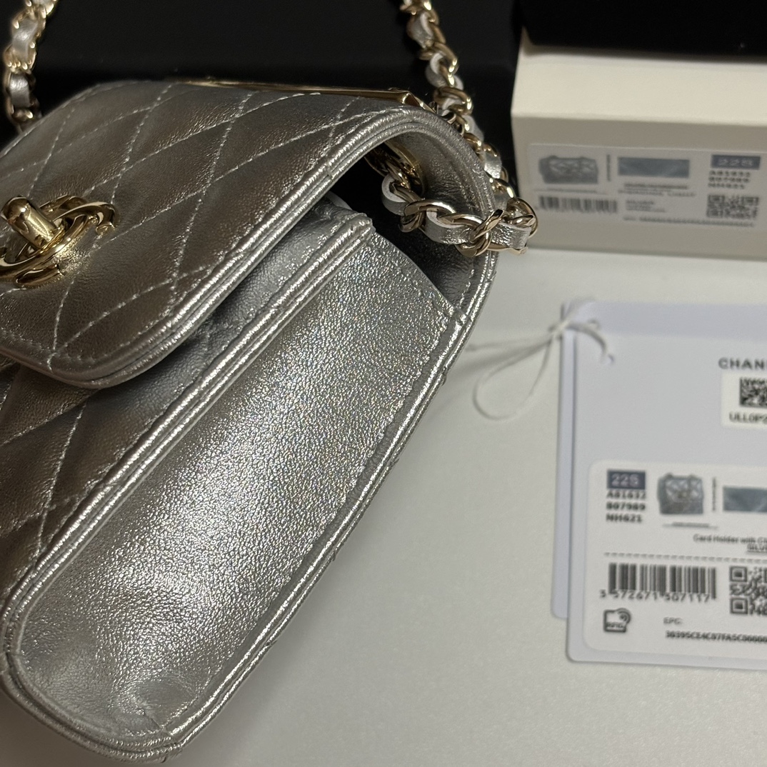 Trendy CC Mini Quilted Metallic Lambskin Shoulder Bag in Metallic Silver (Gold Hardware) - Mocuir