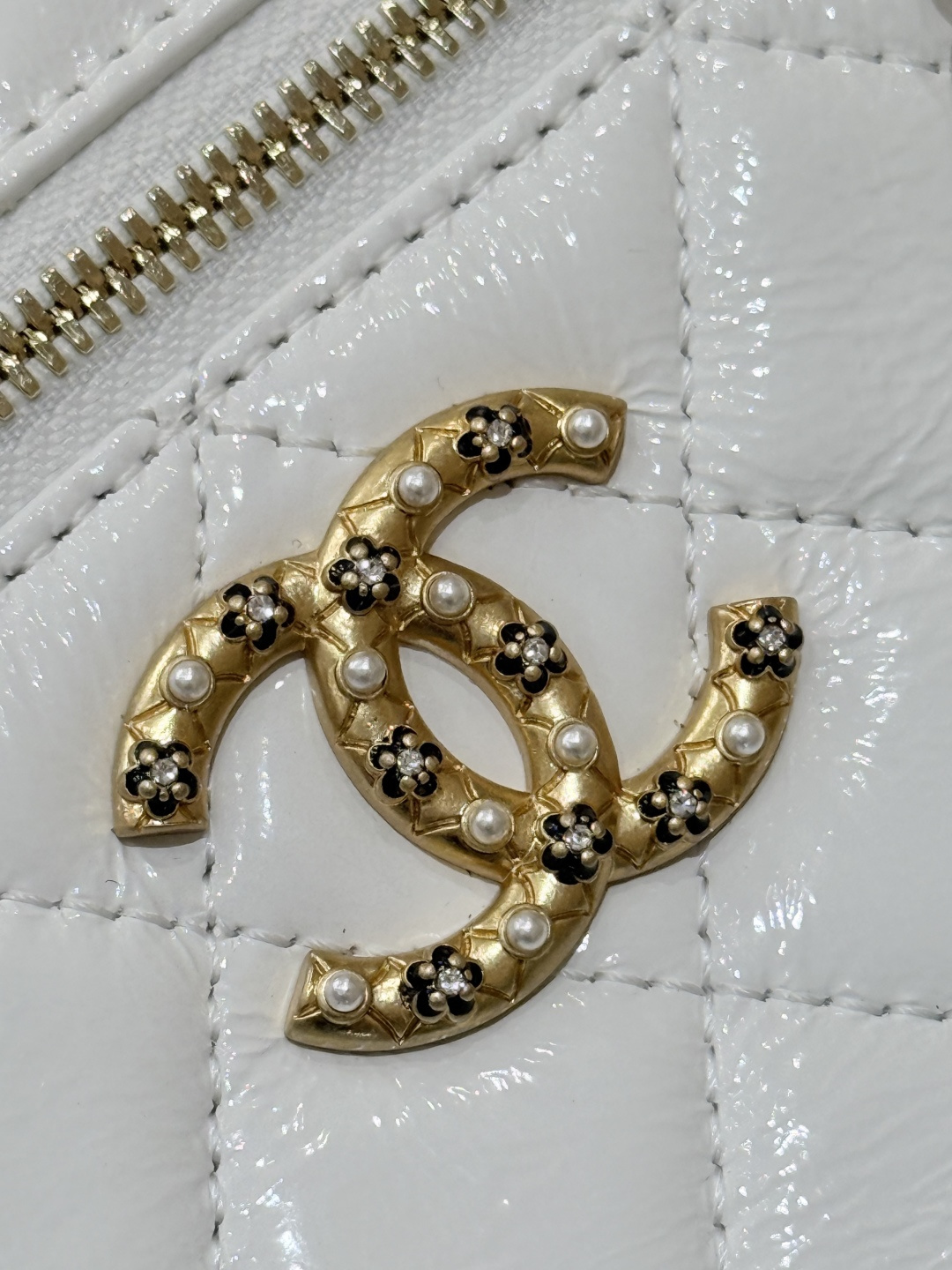 Classic Vanity Case with Pearl CC（White） - Mocuir