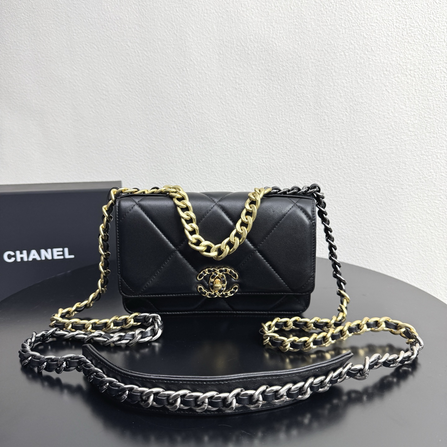 19 WOC Quilted Lambskin Shoulder Bag in Black (Tri-Tone Hardware) - Mocuir