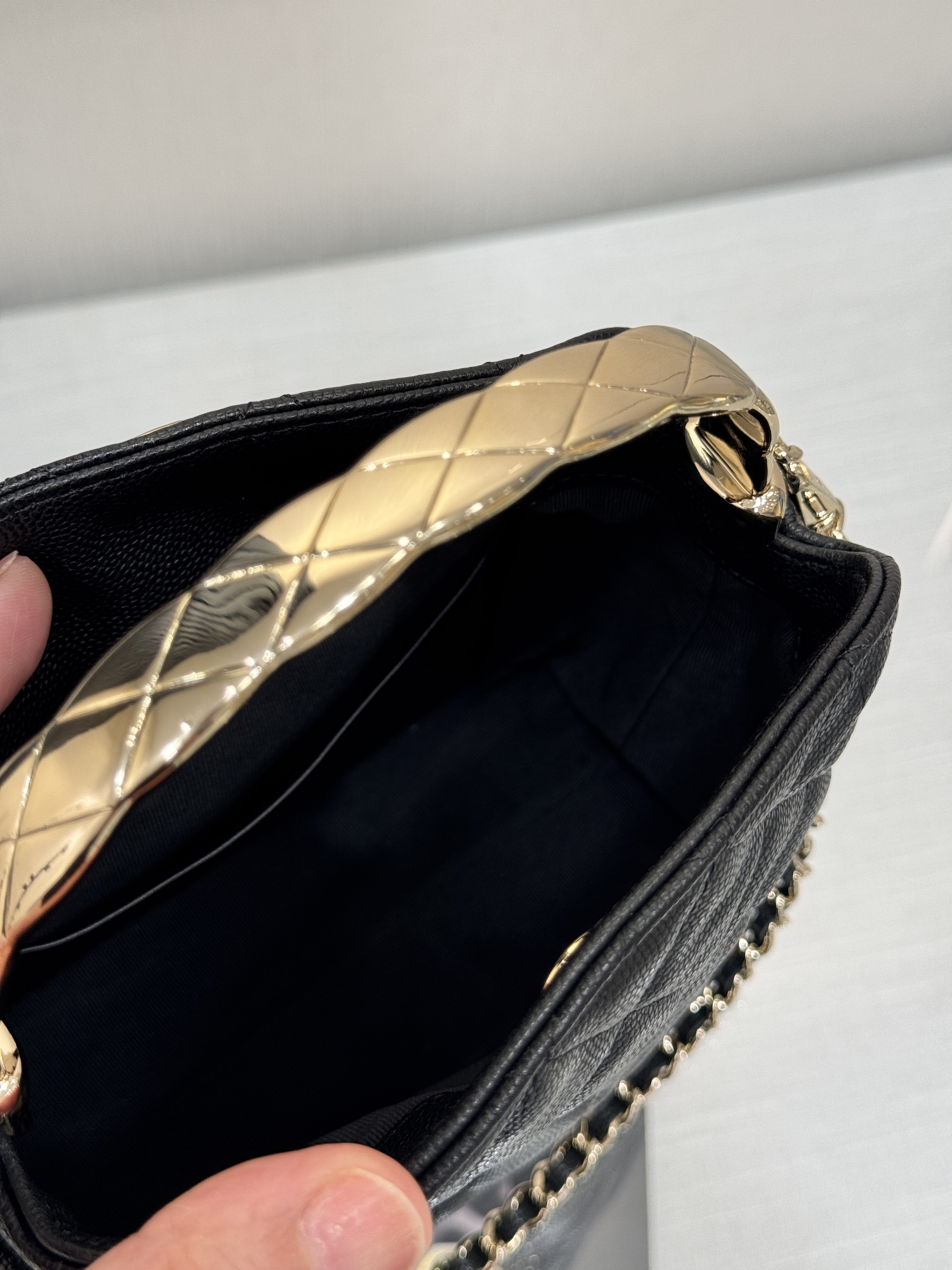 Metal Handle Bucket Bag（Black） - Mocuir