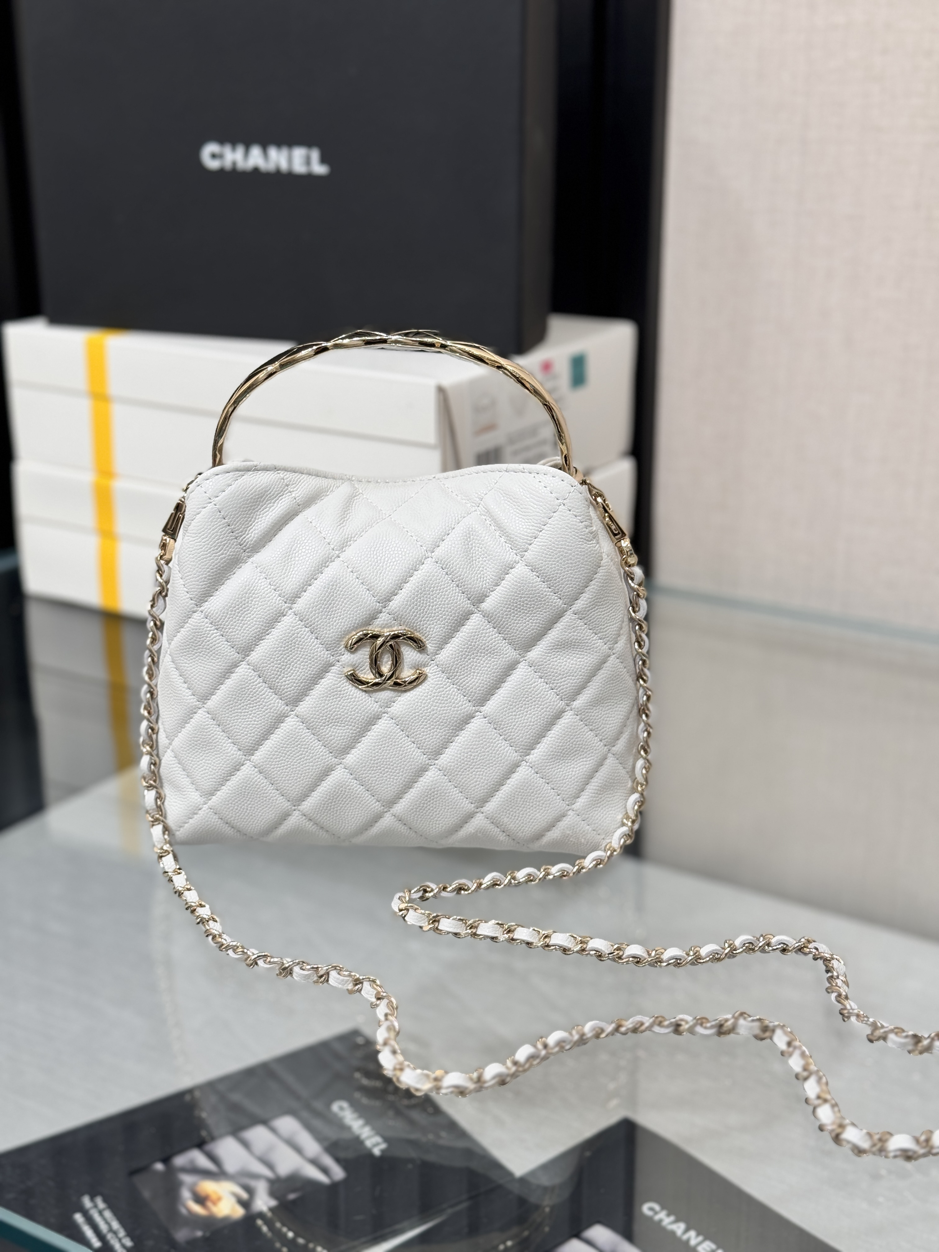 Metal Handle Bucket Bag（White） - Mocuir