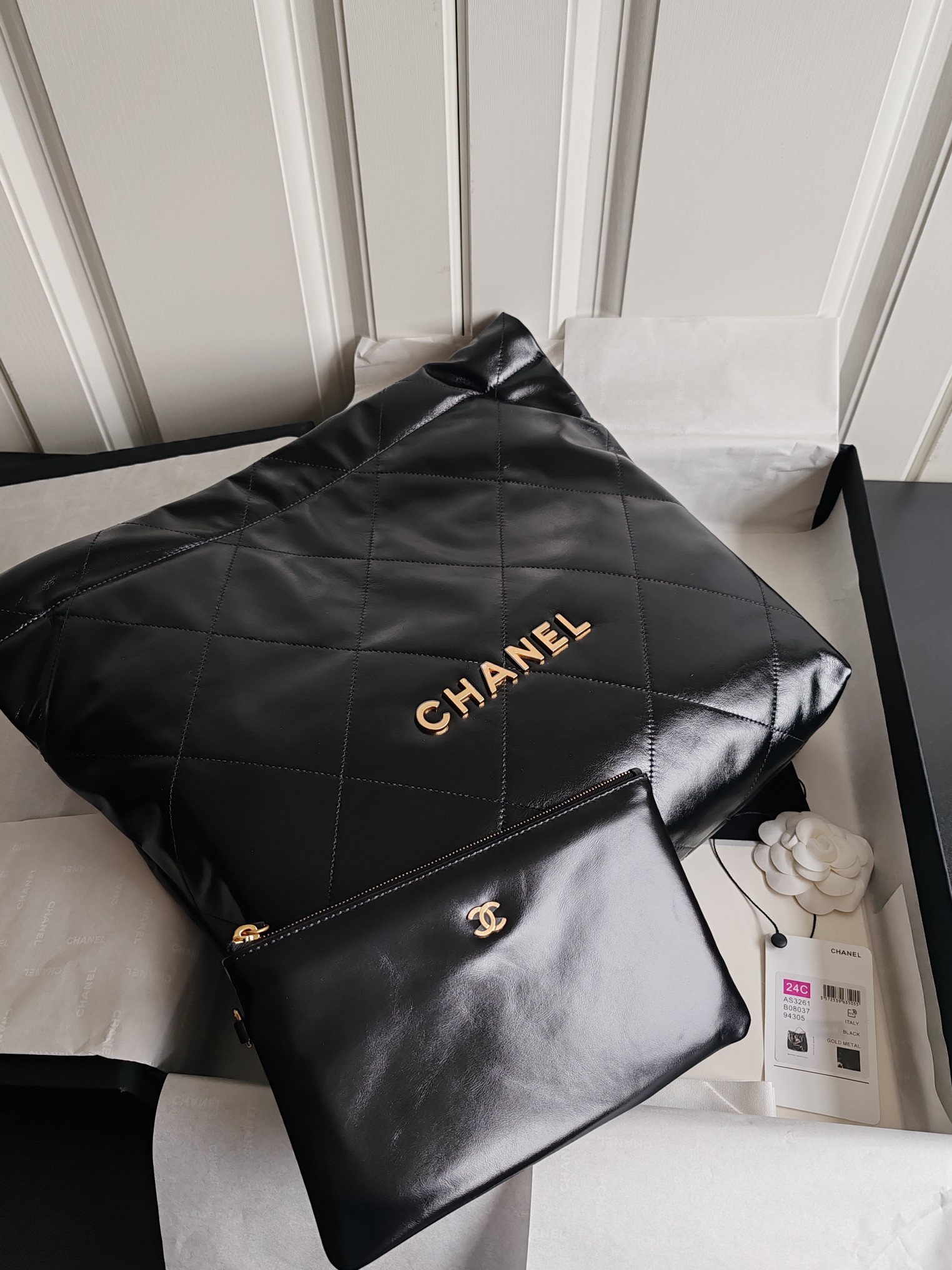 22 Bag (AS3260) in Black Shiny Calfskin with Gold-Tone Hardware, 24C Collection - Mocuir