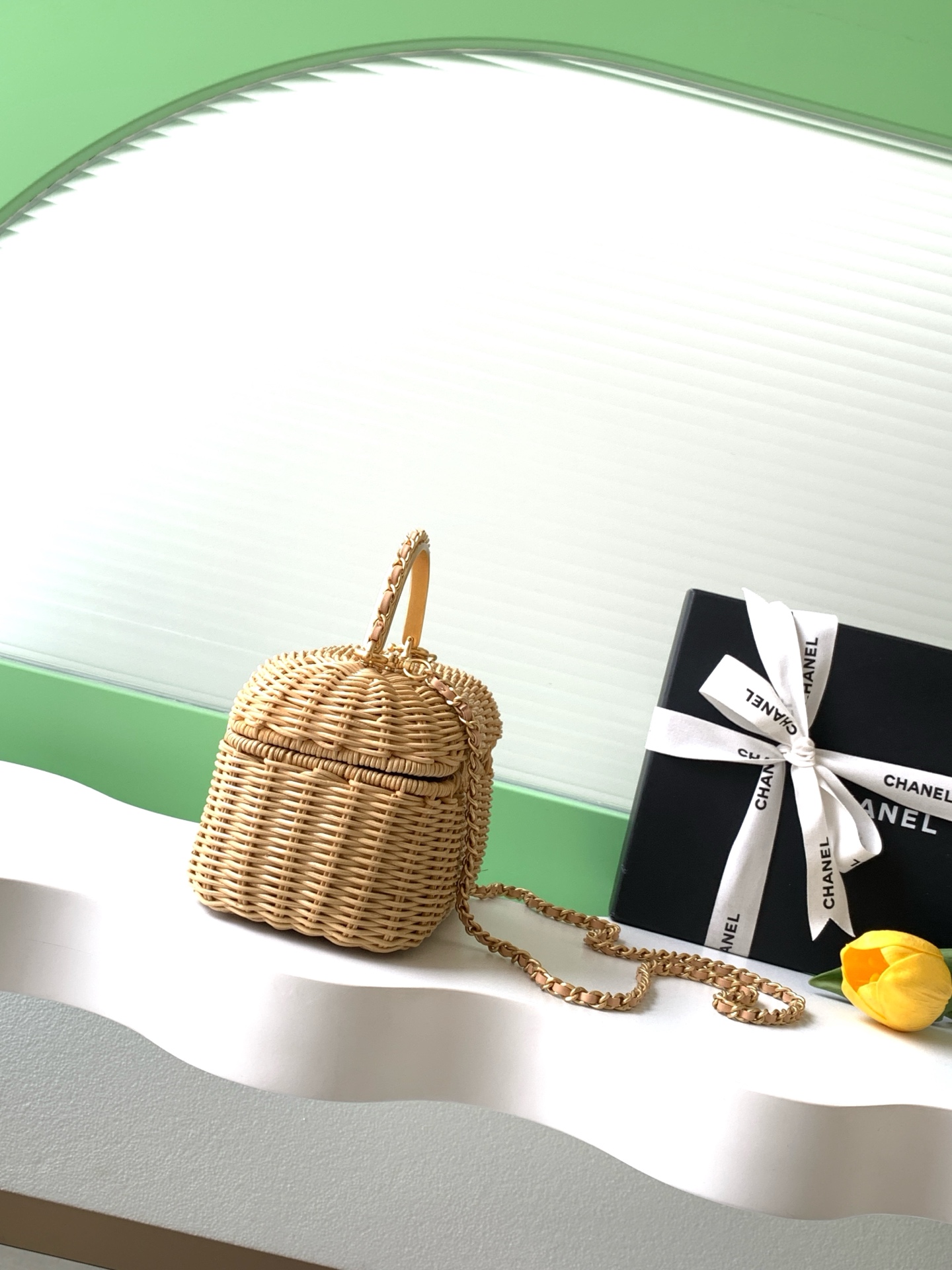 Wicker Vanity Case with Chain (AS4680) in Natural Wicker & Calfskin with Gold-Tone Hardware, 26C Cruise Collection - Mocuir