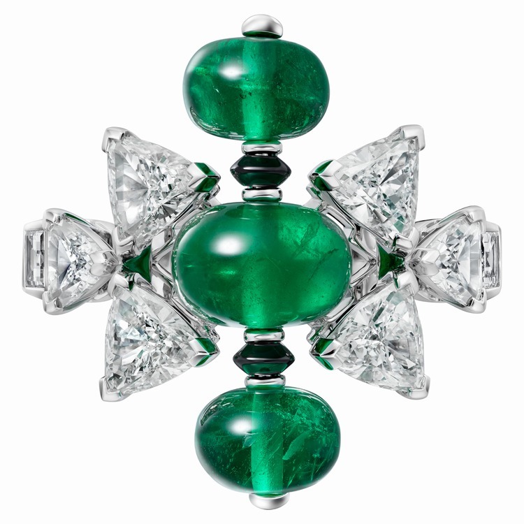 Emerald round pearl ring