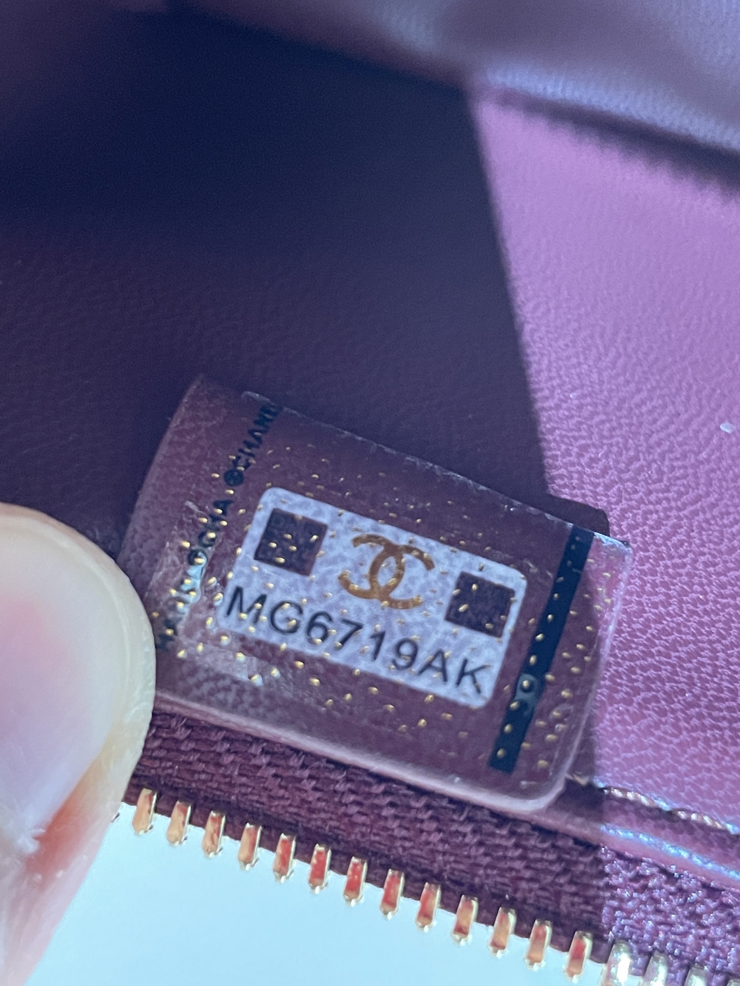 Burgundy Quilted Caviar Calfskin Vanity Case with Top Handle and Gold-Tone Chain Strap - Mocuir