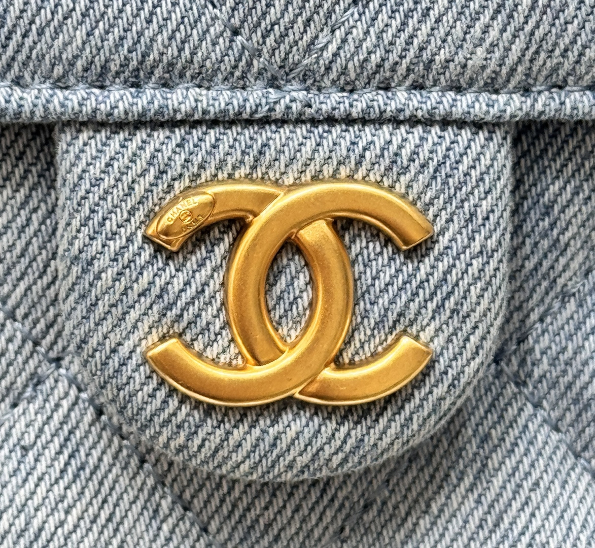 25 Small Hobo Bag (AS5293) in Light Blue Washed Denim & Antique Gold-Tone Hardware - Mocuir