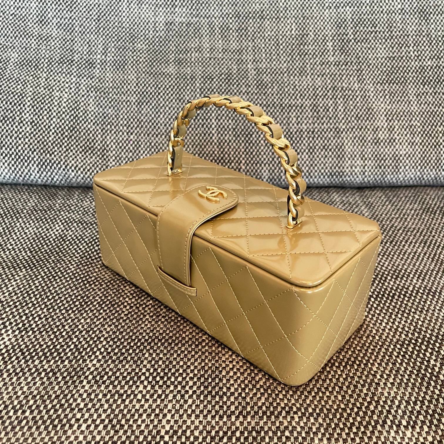 25C Long Quilted Patent Leather Vanity Case in Beige - Mocuir