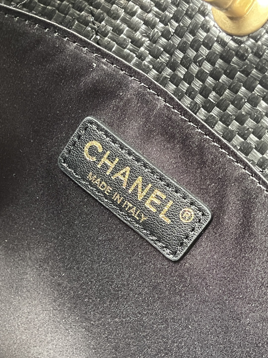 25C Black Woven Straw Large Tote Handbag with White Calfskin Trim and Gold-Tone Hardware - Mocuir