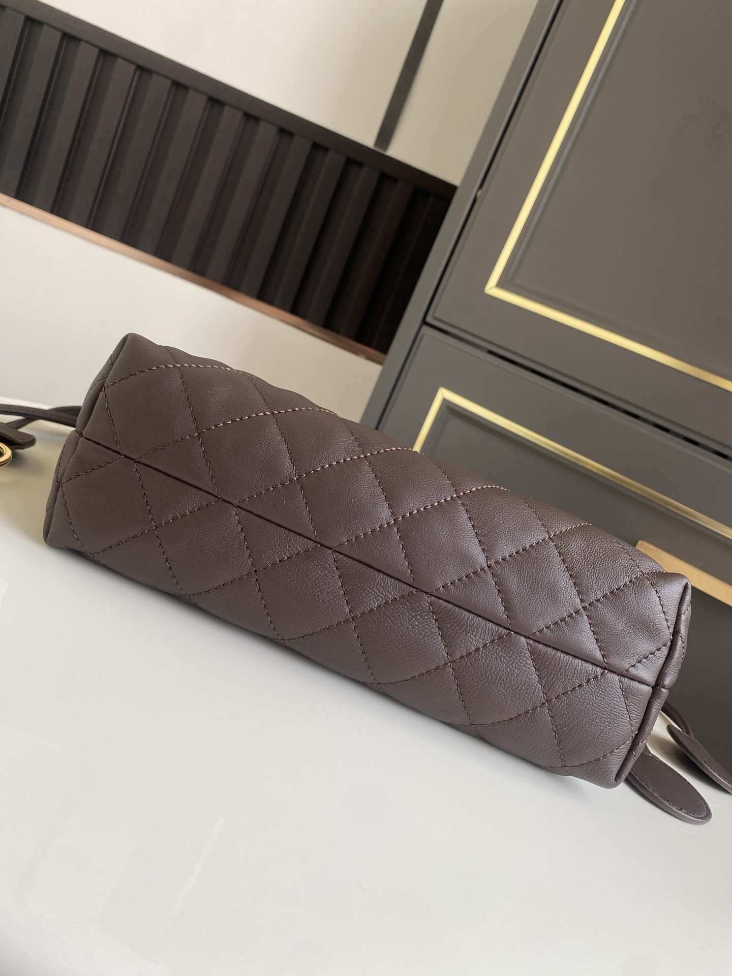 Quilted Lambskin Drawstring Hobo Bag（Chocolate） - Mocuir