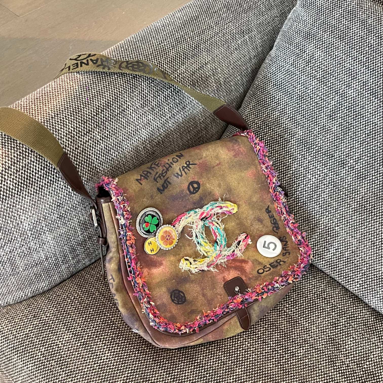 Vintage Make Fashion Not War Graffiti Canvas Messenger Bag with Badges - Mocuir