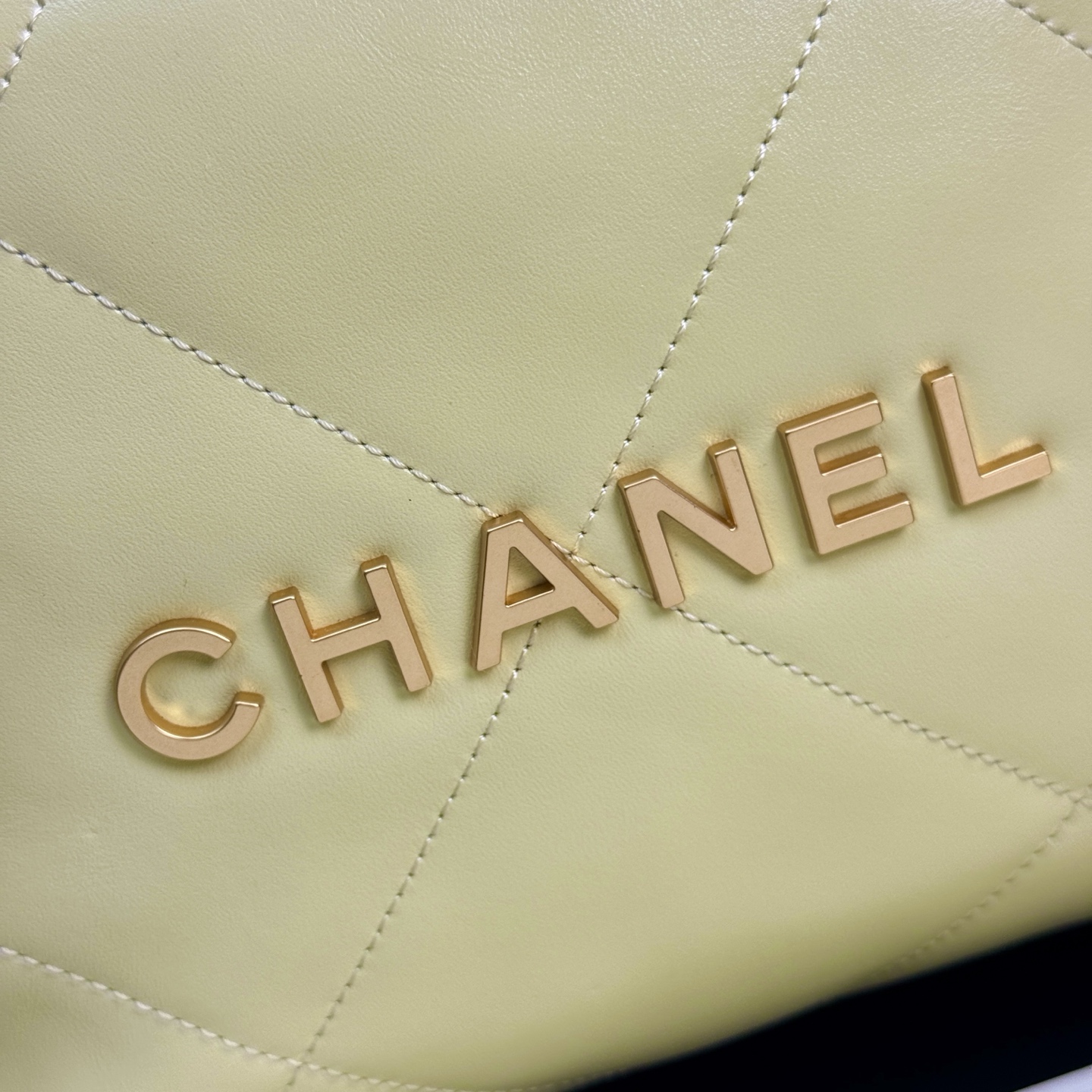 22 Bag Quilted Shiny Calfskin in Light Yellow (Gold Hardware) - Mocuir