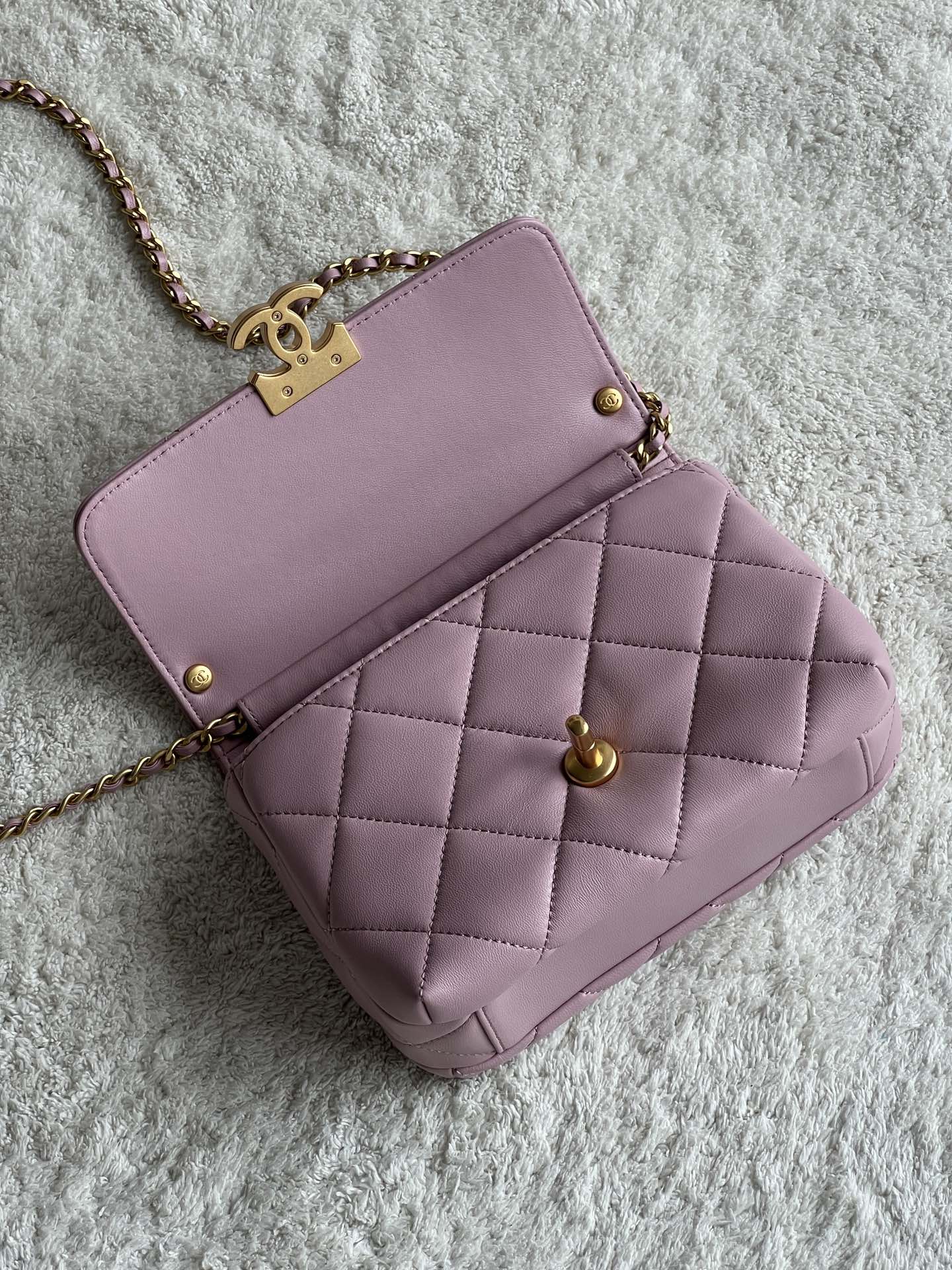 24A Mini Classic Flap Bag in Ballet Pink Quilted Lambskin with Pearl & Crystal CHANEL Letter Chain and Light Gold-Tone Hardware (AS4986) - Mocuir