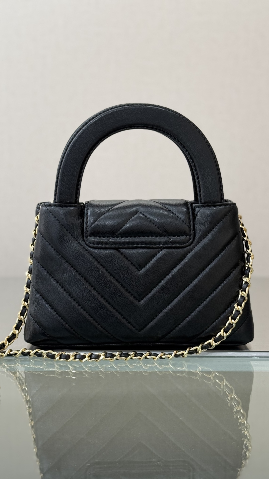 26K Kelly Mini Chevron-Quilted Lambskin Handle Bag with Gold-Tone Hardware - Mocuir
