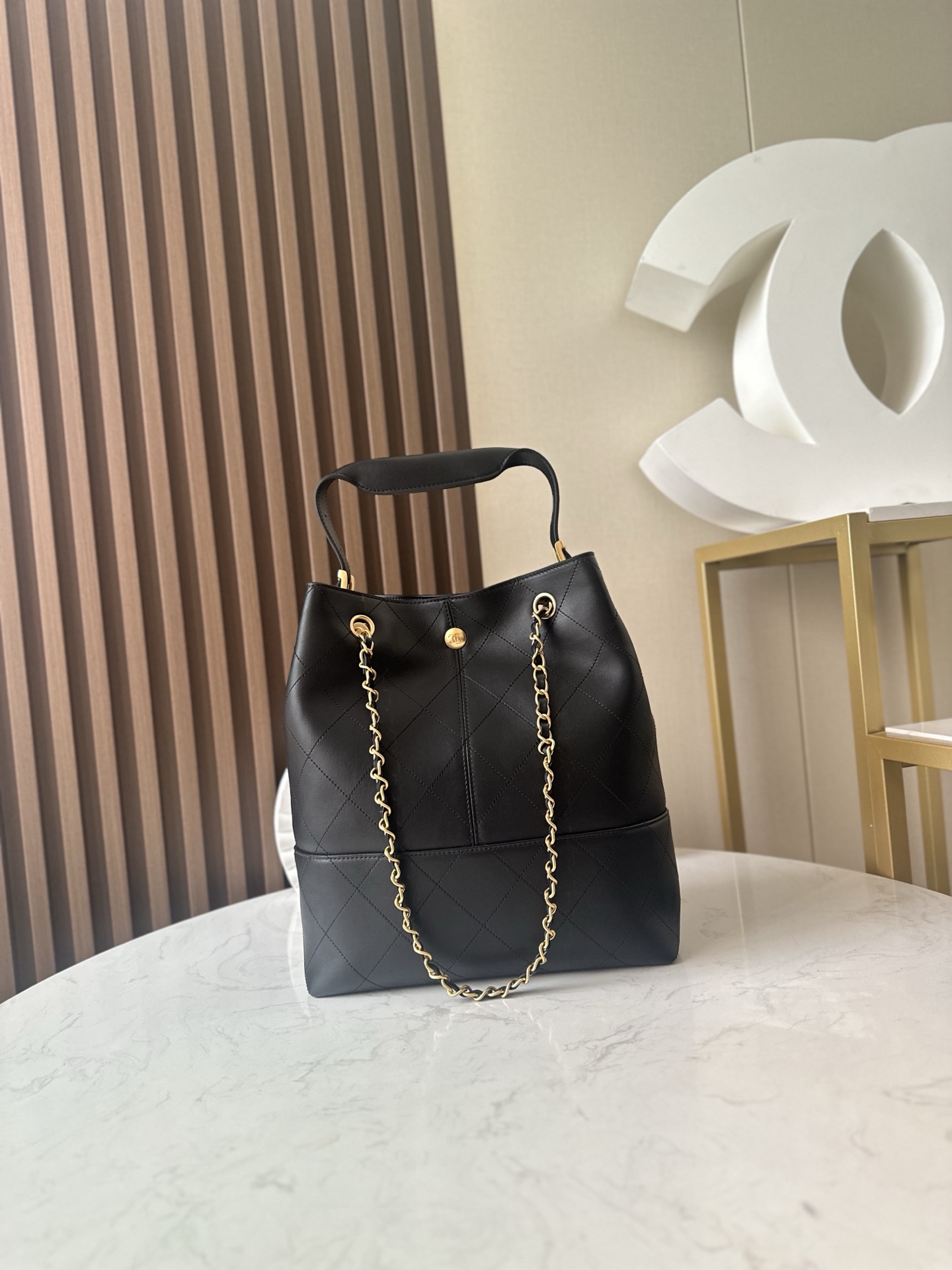 Black Calfskin Quilted 25A Hobo Bucket Bag with Gold Hardware - Mocuir