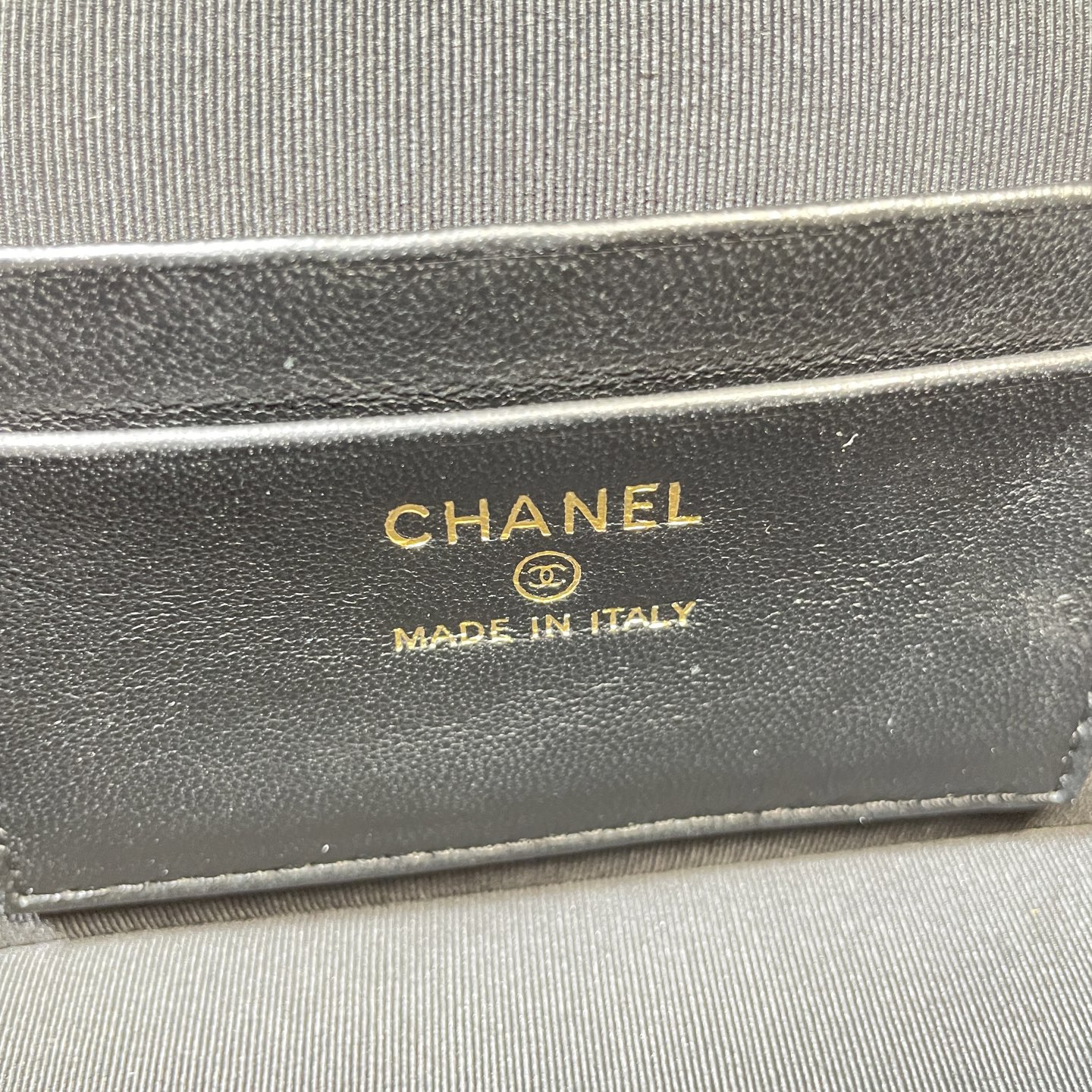 26S Slim Vanity Case with Chain in Beige Suede & Black Lambskin with Gold-Tone Hardware - Mocuir