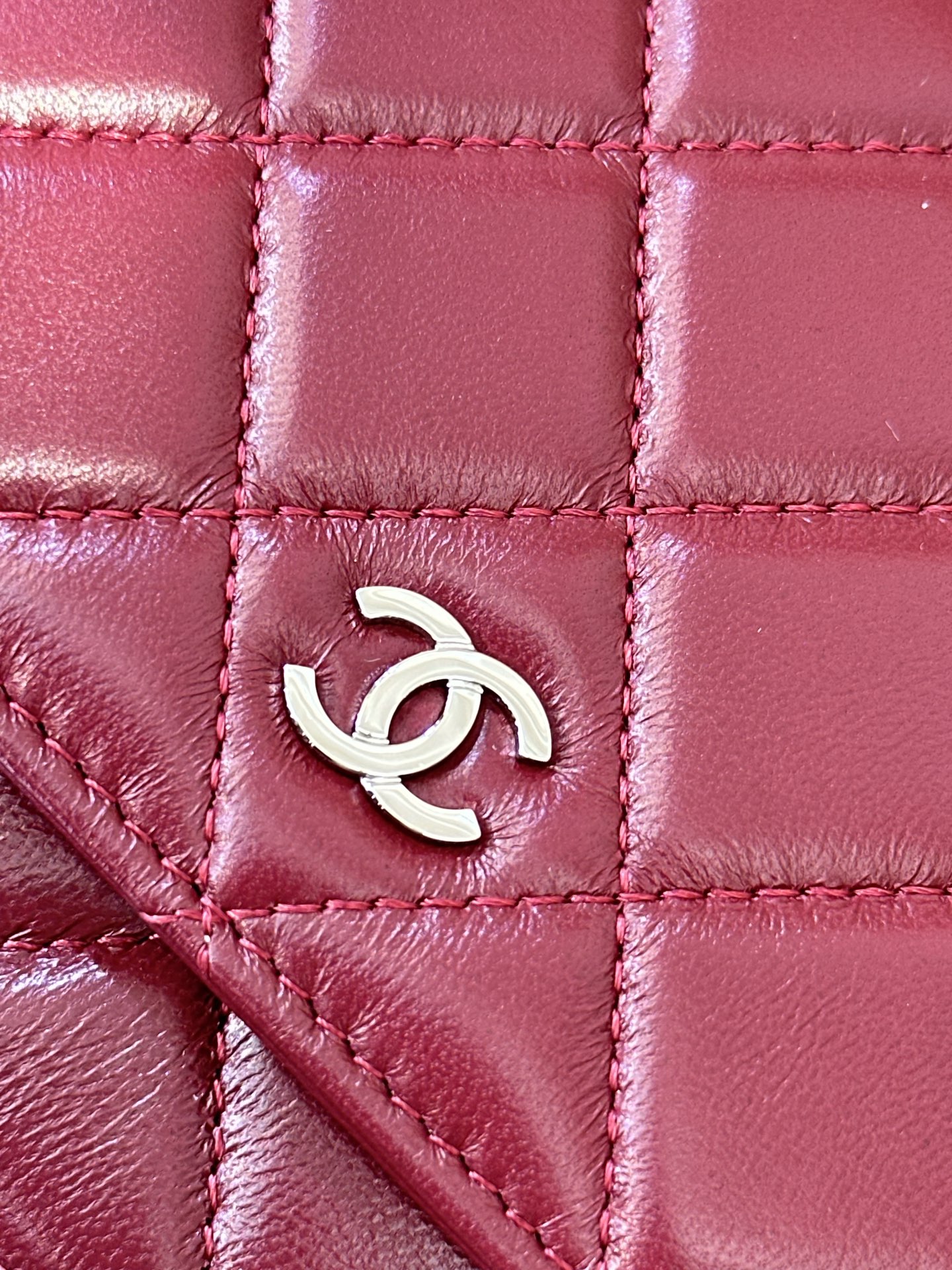 Classic Quilted Lambskin Wallet on Chain in Burgundy (Silver Hardware) - Mocuir