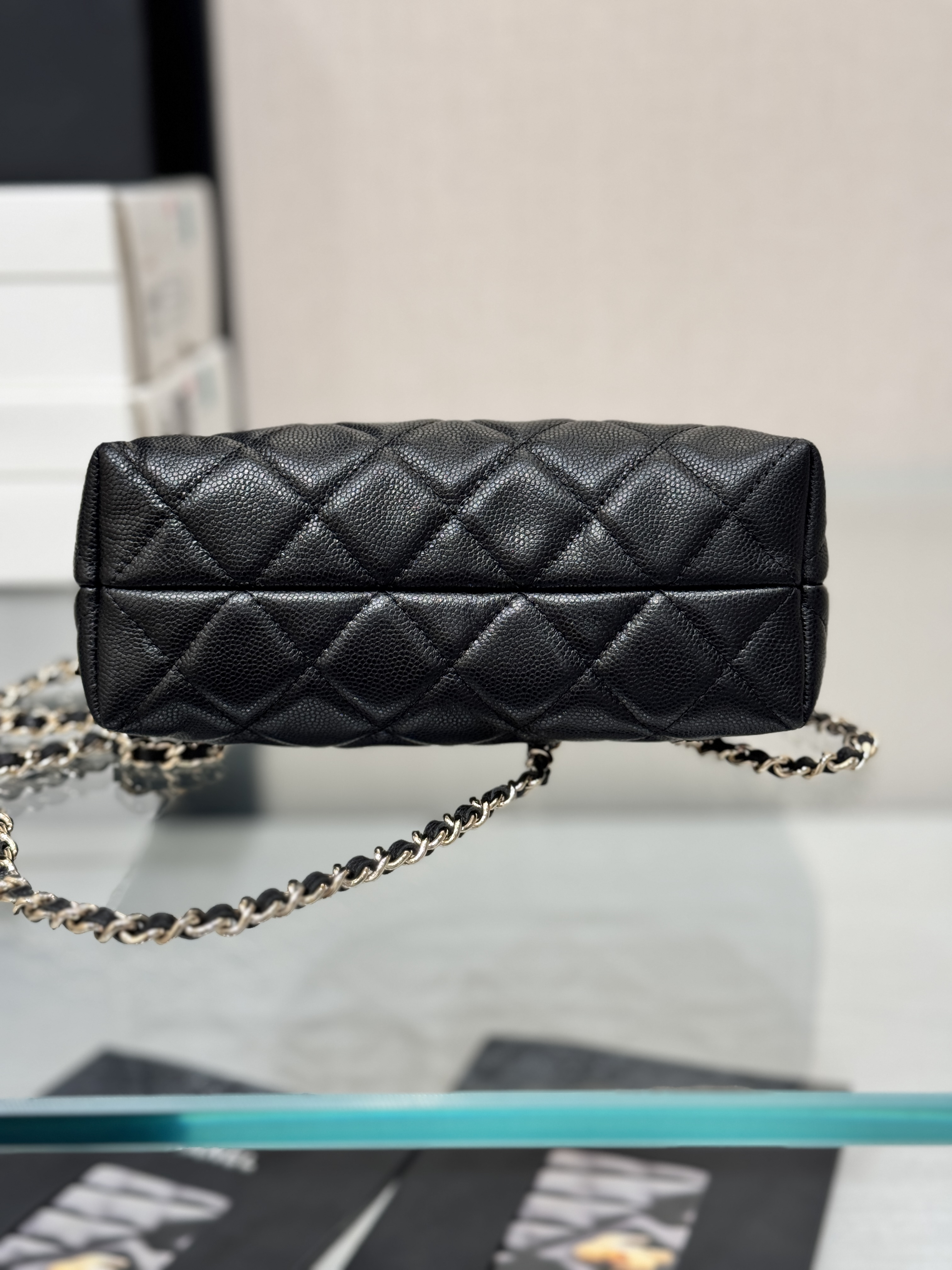 Metal Handle Bucket Bag（Black） - Mocuir