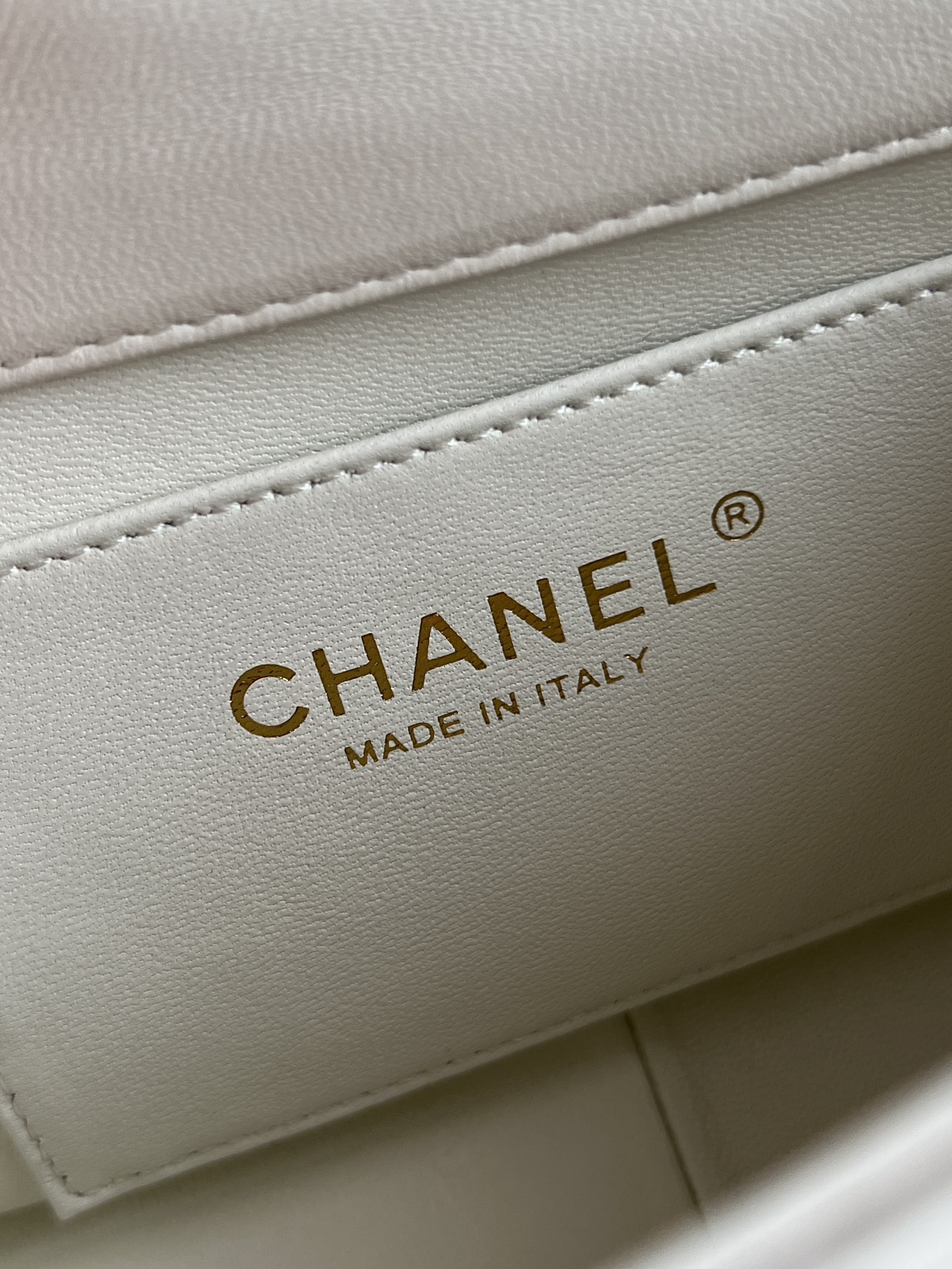 24A Mini Classic Flap Bag in White Quilted Lambskin with Pearl & Crystal CHANEL Letter Chain and Light Gold-Tone Hardware (AS4997) - Mocuir