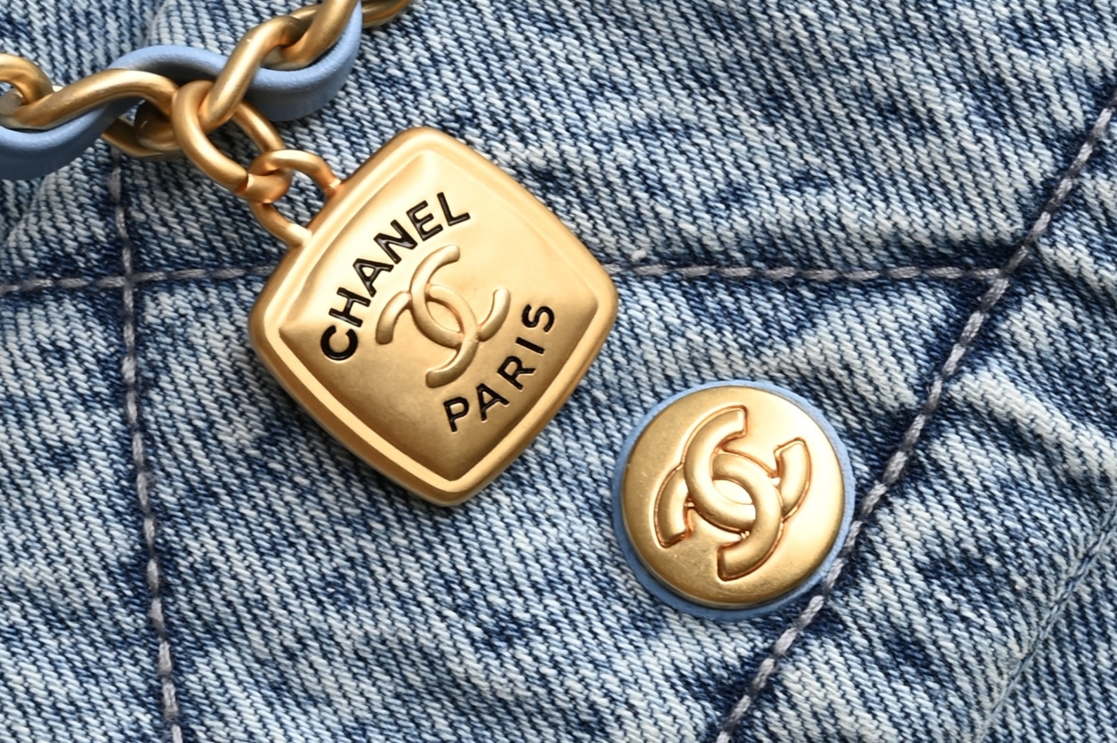 25K Cruise Collection Washed Denim Hobo Tote Bag with Double Pockets & Gold-Tone Hardware (Model AS5727) - Mocuir