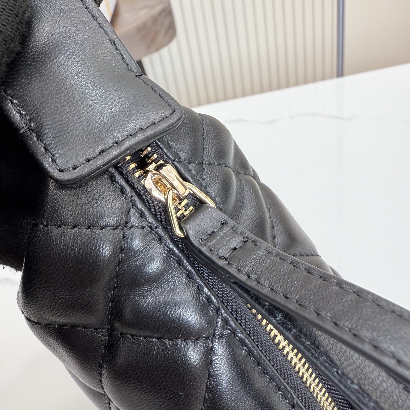 23C Hula Hoop Pouch Quilted Lambskin Bag in Black (Gold Hardware) - Mocuir