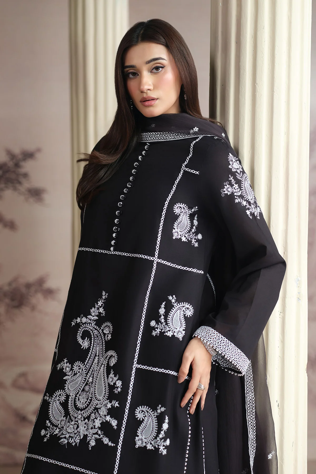 LAWN | EMBROIDERED