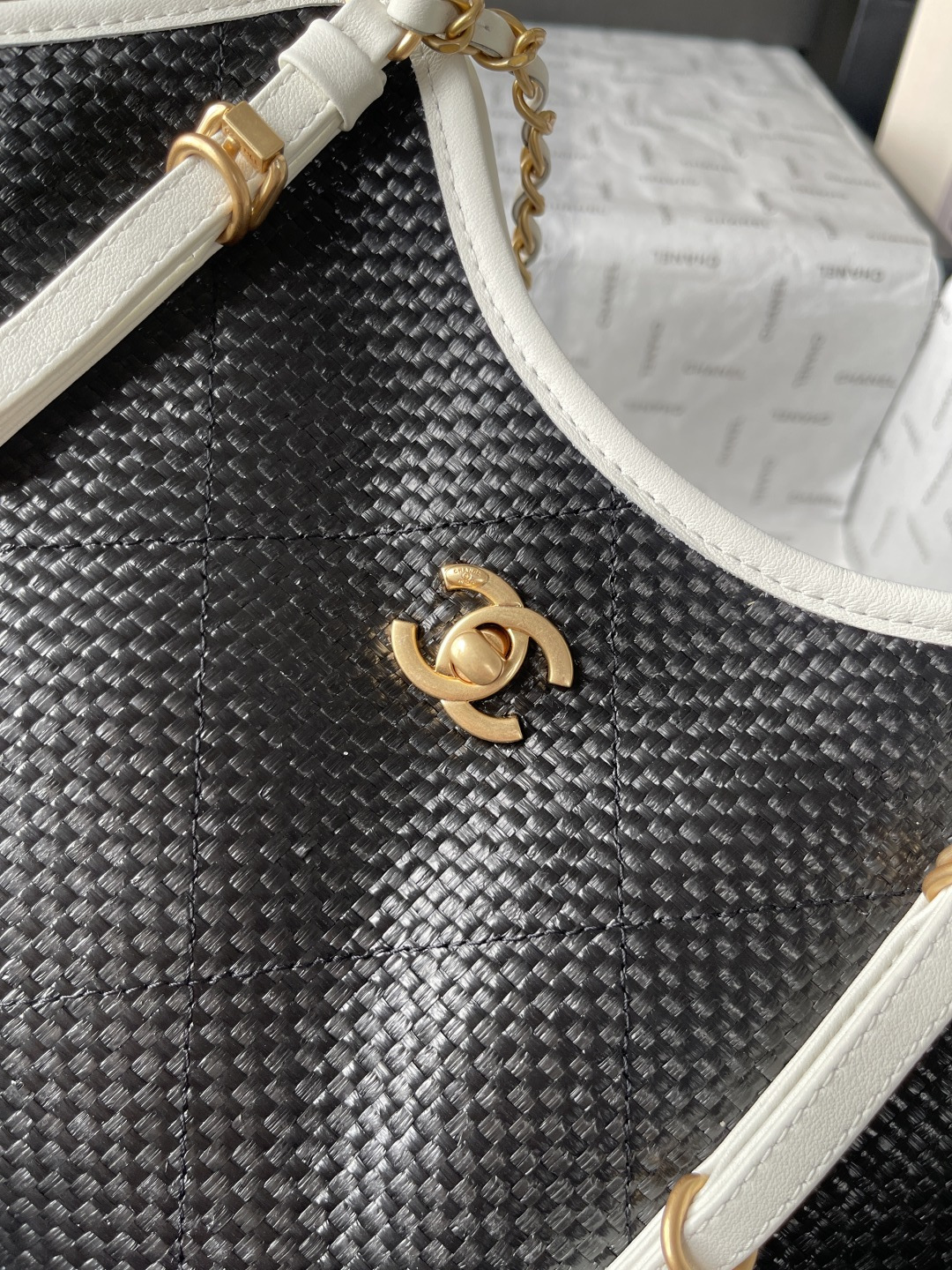 25C Black Woven Straw Large Tote Handbag with White Calfskin Trim and Gold-Tone Hardware - Mocuir