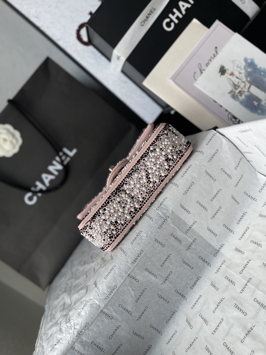 Classic Flap Handbag in Pink with Imitation Pearls, Strass & Gold-Tone Hardware - Mocuir