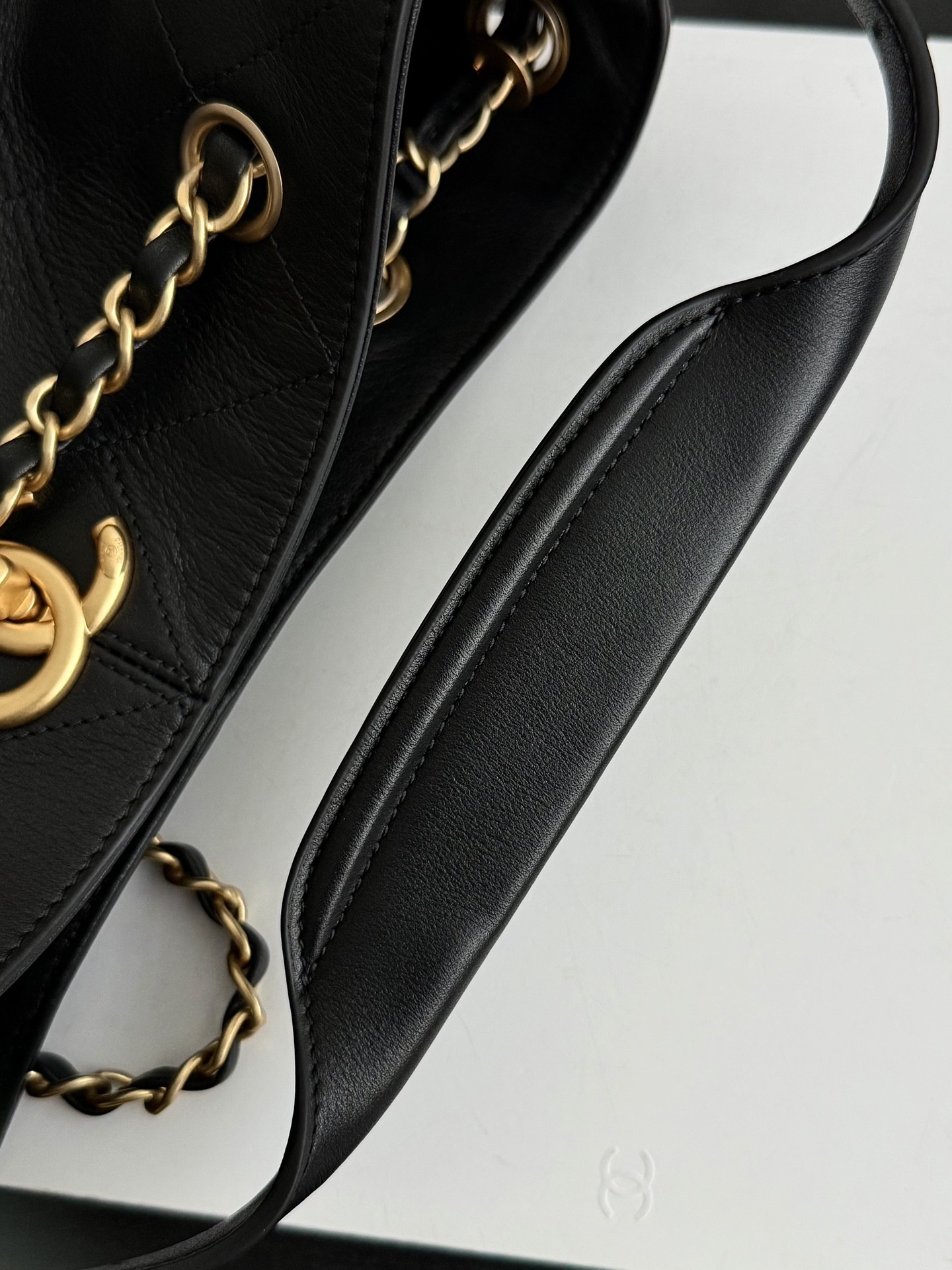 Quilted Calfskin Hobo Bag (AS3323) in Black Calfskin with Gold-Tone Hardware, 24B Fall-Winter Collection - Mocuir