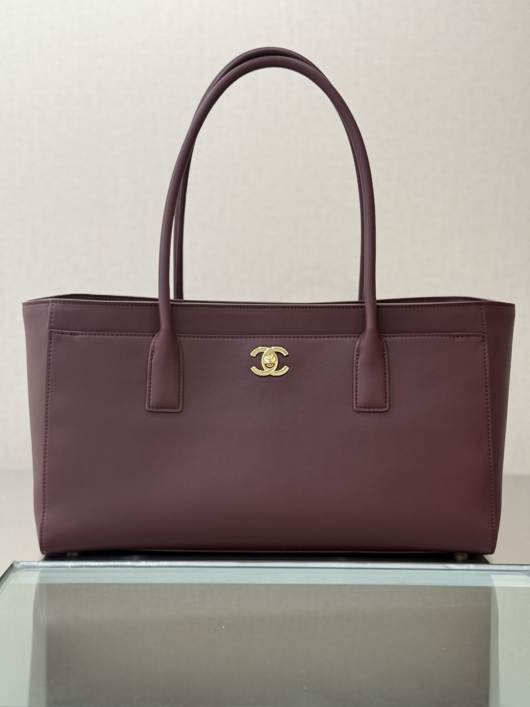 26S Burgundy Smooth Calfskin Cerf Executive Shopper Tote Bag with Gold Hardware - Mocuir
