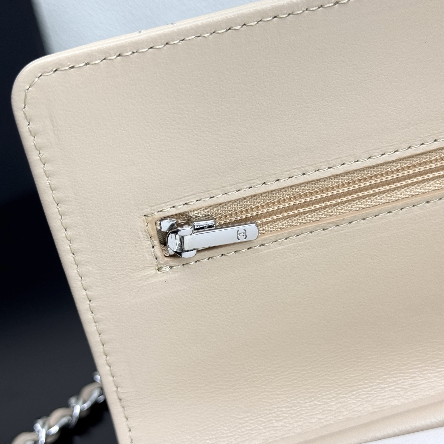 Classic Wallet on Chain（Beige） - Mocuir