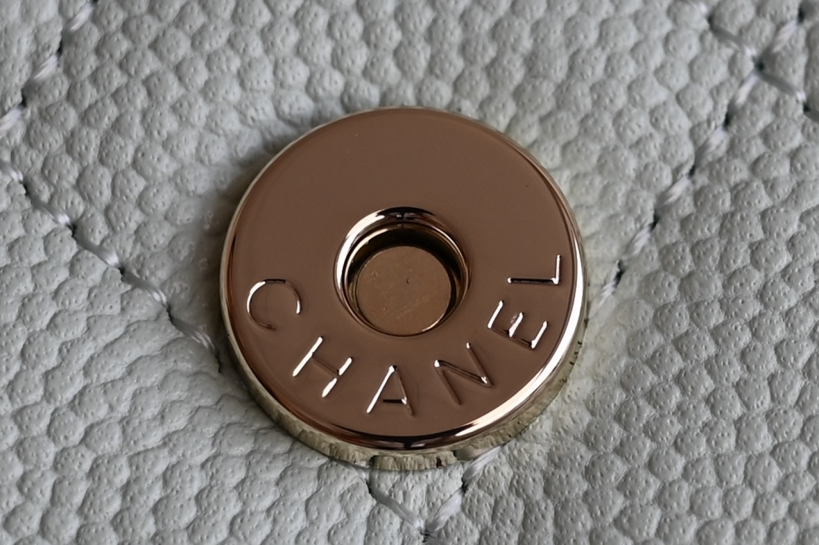 25S Top Handle Kelly Clutch with Chain in Mint Green Caviar Leather with Light Gold-Tone Hardware (Model AS4711) - Mocuir