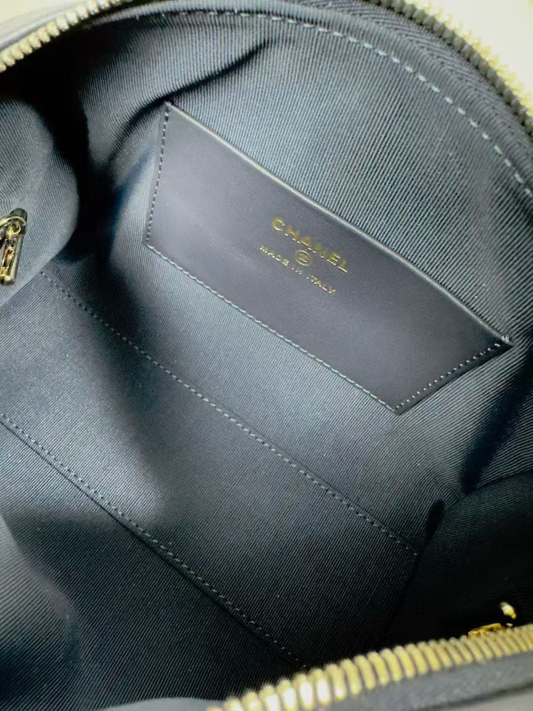 Quilted Denim Bowling Bag with Chain in Dark Blue Denim with Gold-Tone Hardware, 25B Fall-Winter Collection - Mocuir