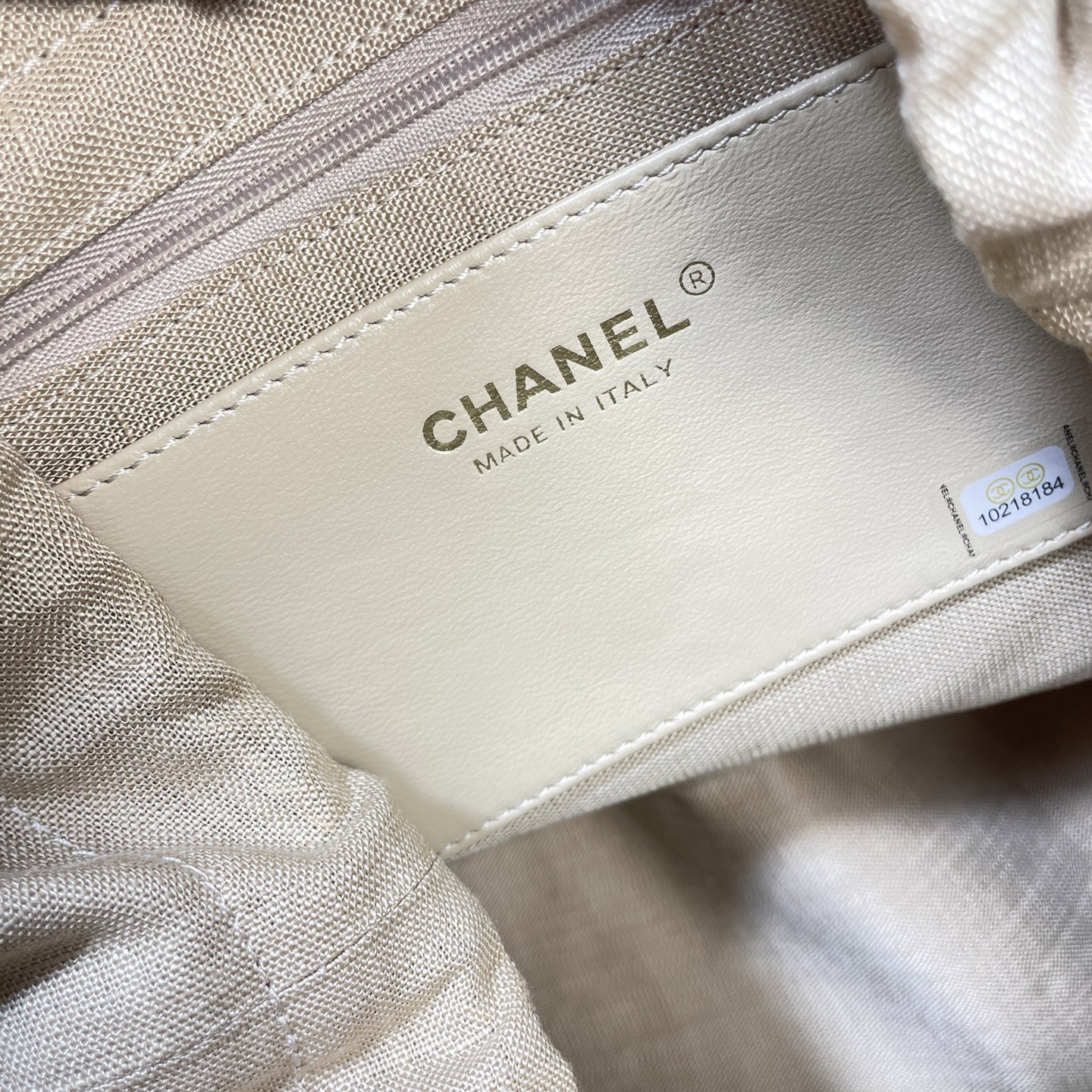 26P Cruise Quilted Lambskin Large Tote Handbag with Gold-Tone Hardware - Mocuir