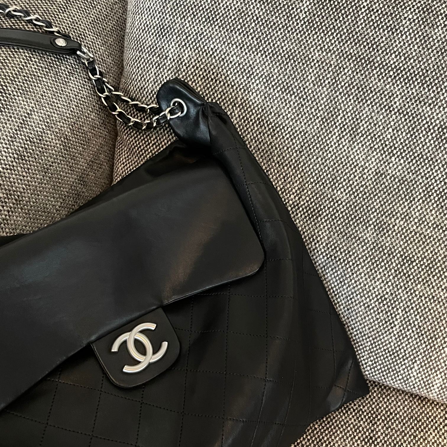 Vintage Quilted Lambskin Large Airport Hobo Bag in Black (Silver Hardware) - Mocuir