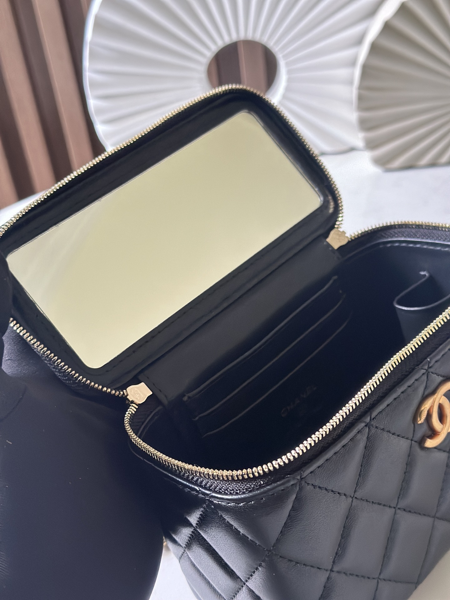 Black Lambskin Quilted Vanity Case with Chain Handle & Gold Hardware - Mocuir