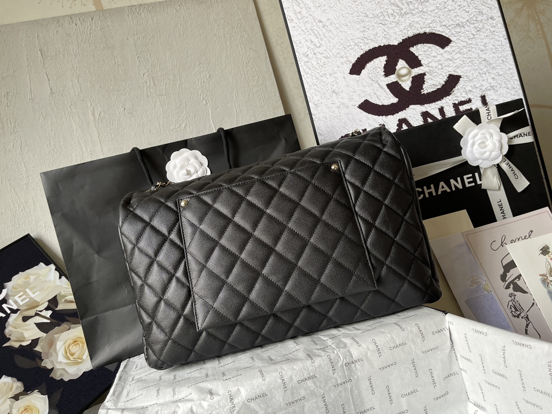 Classic Maxi Single Flap Bag in Black Quilted Caviar Calfskin with Light Gold-Tone Hardware - Mocuir