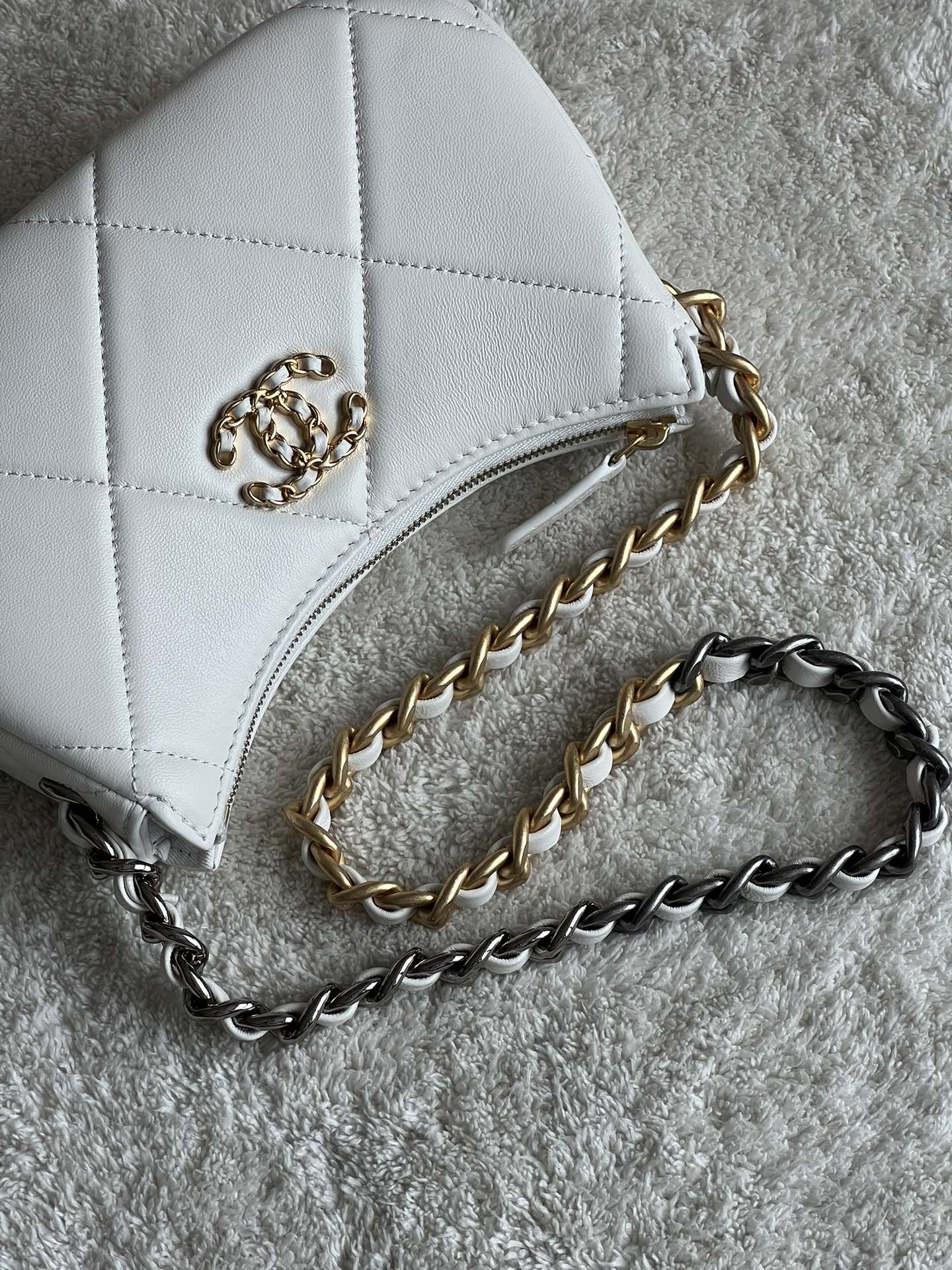 19 Half Moon Hobo Bag in White Quilted Lambskin with Gold-Tone and Ruthenium-Finish Hardware - Mocuir