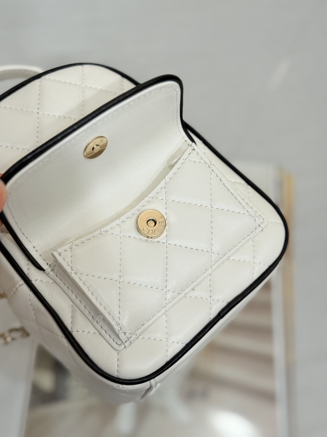 Mini Backpack with Chain（White） - Mocuir