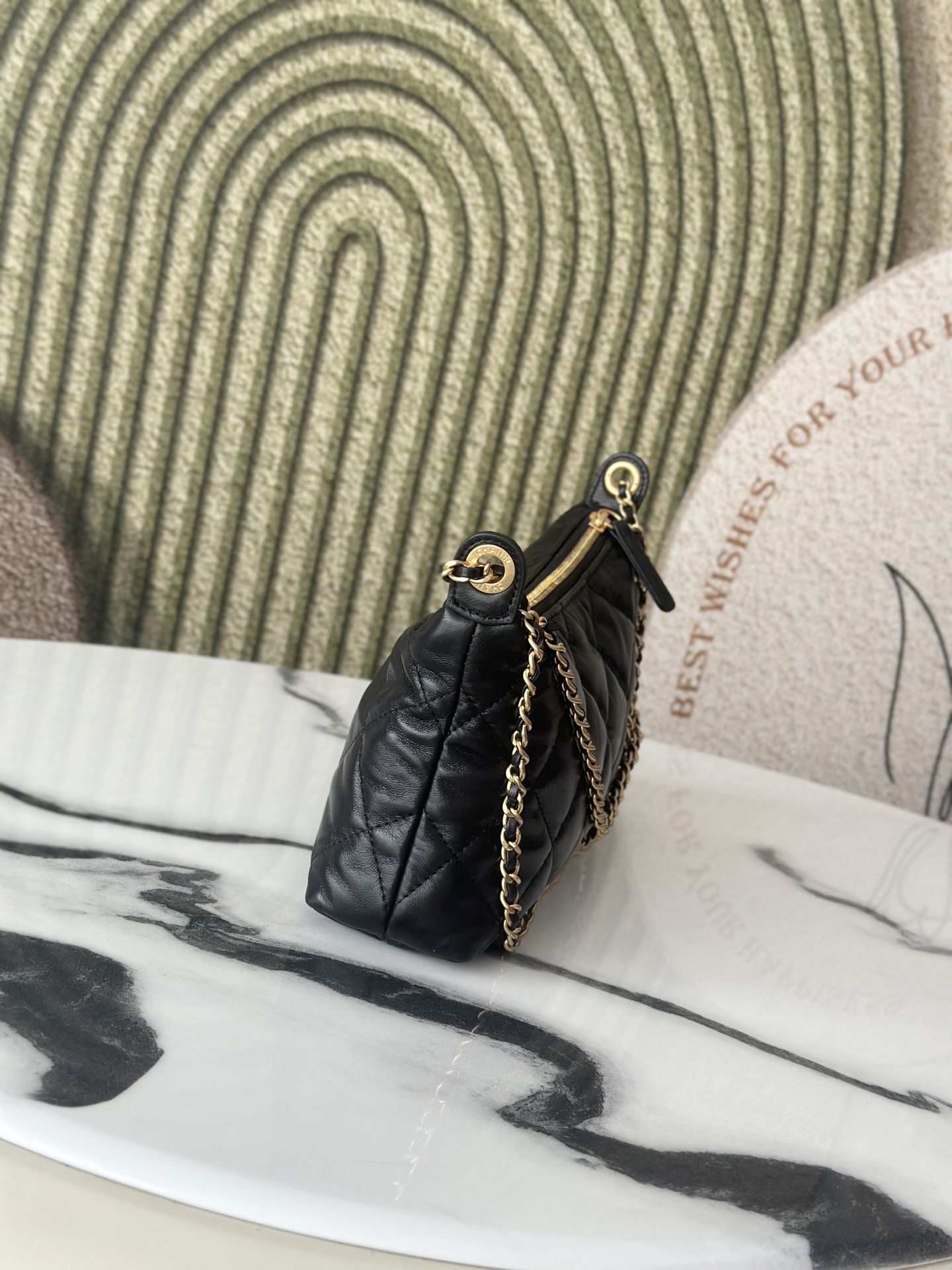 25S Black Shiny Lambskin Quilted Hobo Shoulder Bag with Gold-Tone Hardware - Mocuir