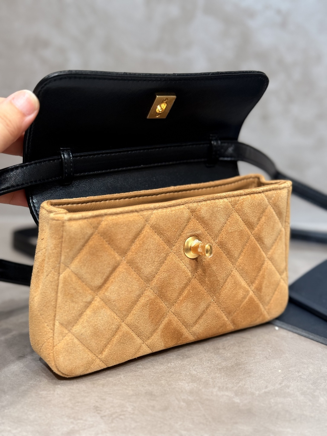 25A Métiers d'Art Lambskin & Suede Calfskin Phone Bag with Gold-Tone Hardware (Model AS5132) - Mocuir