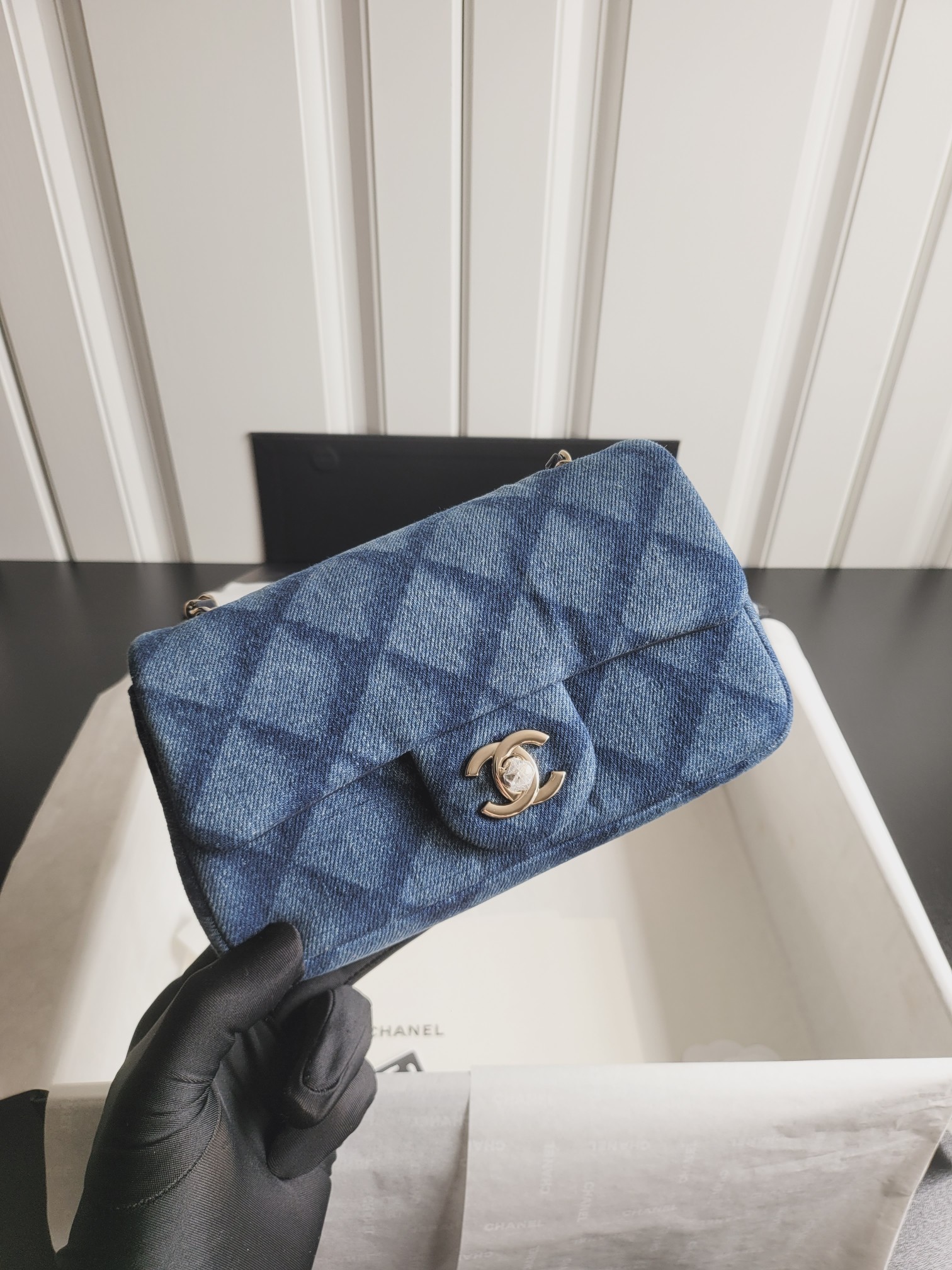 Classic Flap Mini (Large Mini) - Mocuir