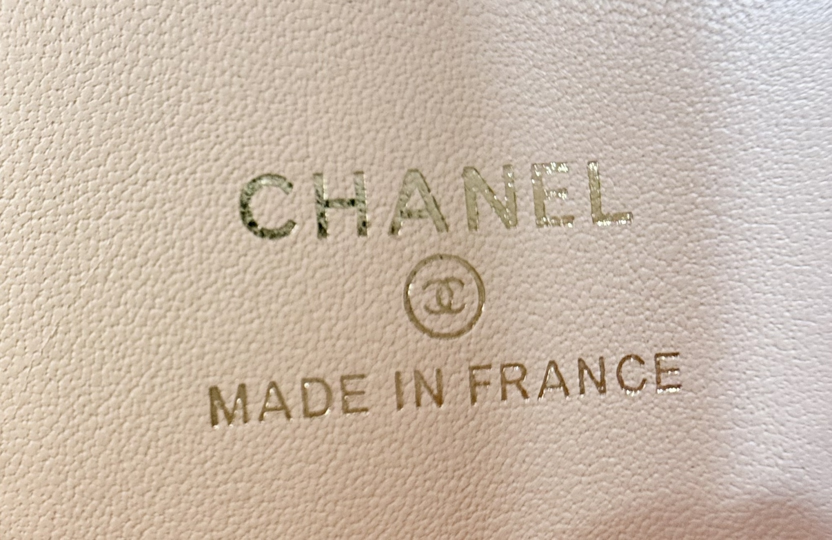 Mini Top Handle Vanity Case (AS5993) in Beige Quilted Grained Calfskin (Caviar) with Antique Gold-Tone Hardware - Mocuir