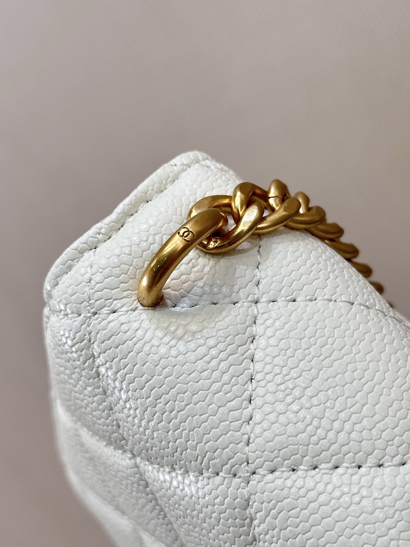 Classic Quilted Caviar Wallet on Chain with Heart Gold Ball in White (Gold Hardware) - Mocuir