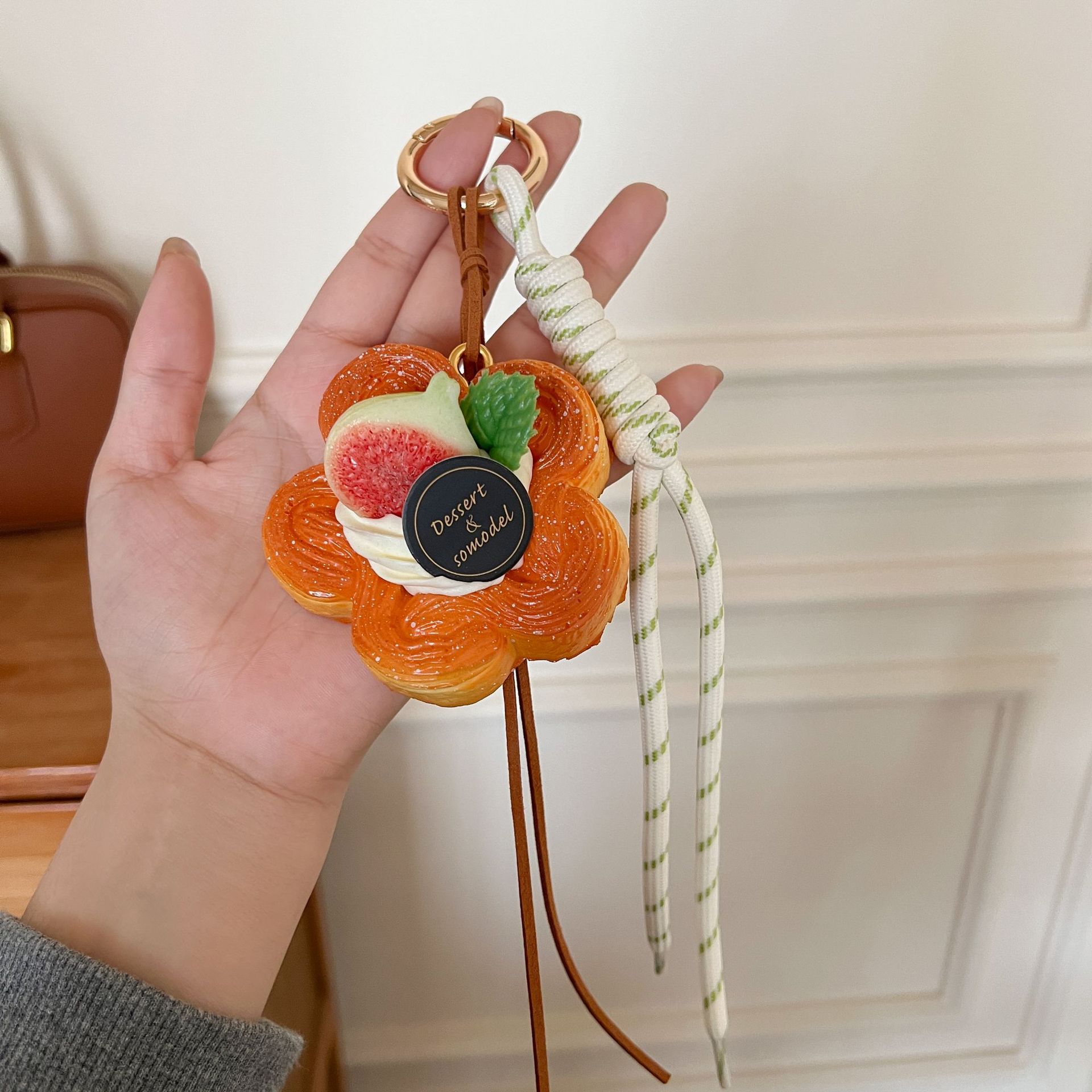 Flower bread shoelace key chain