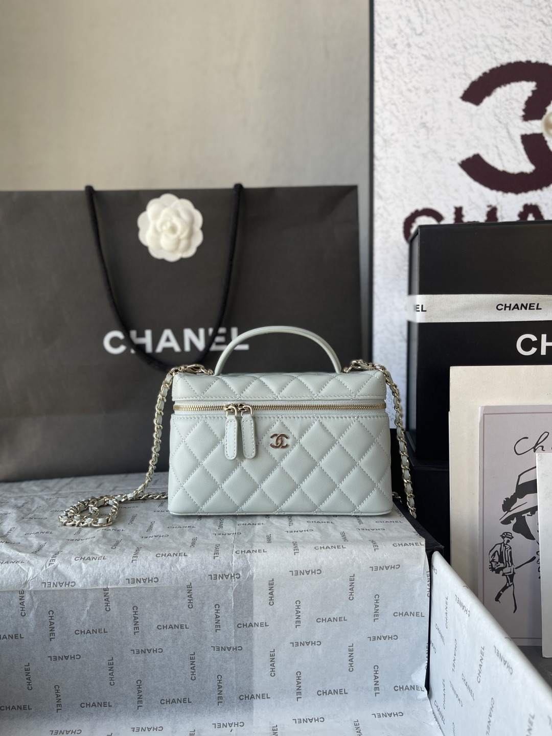 25C Classic Vanity Case with Chain（White） - Mocuir