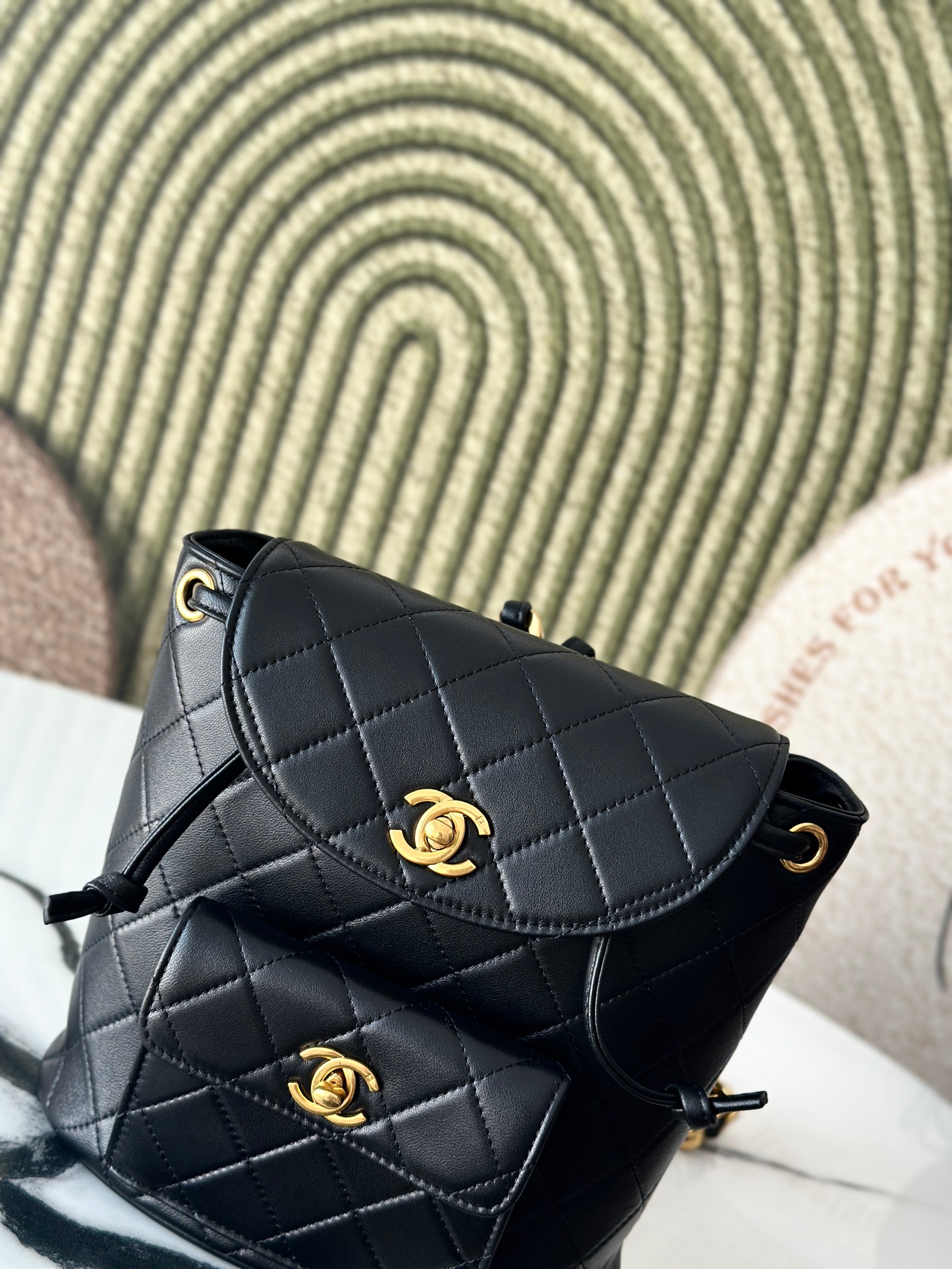 Classic Quilted Lambskin Drawstring Backpack in Black (Gold Hardware) - Mocuir