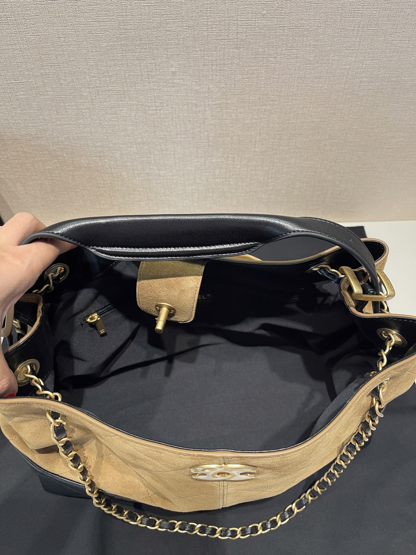 Small Tote (AS5634B) in Beige & Black Suede Calfskin with Shiny Lambskin & Gold-Tone Hardware, 2024/25 Métiers d’art Collection - Mocuir